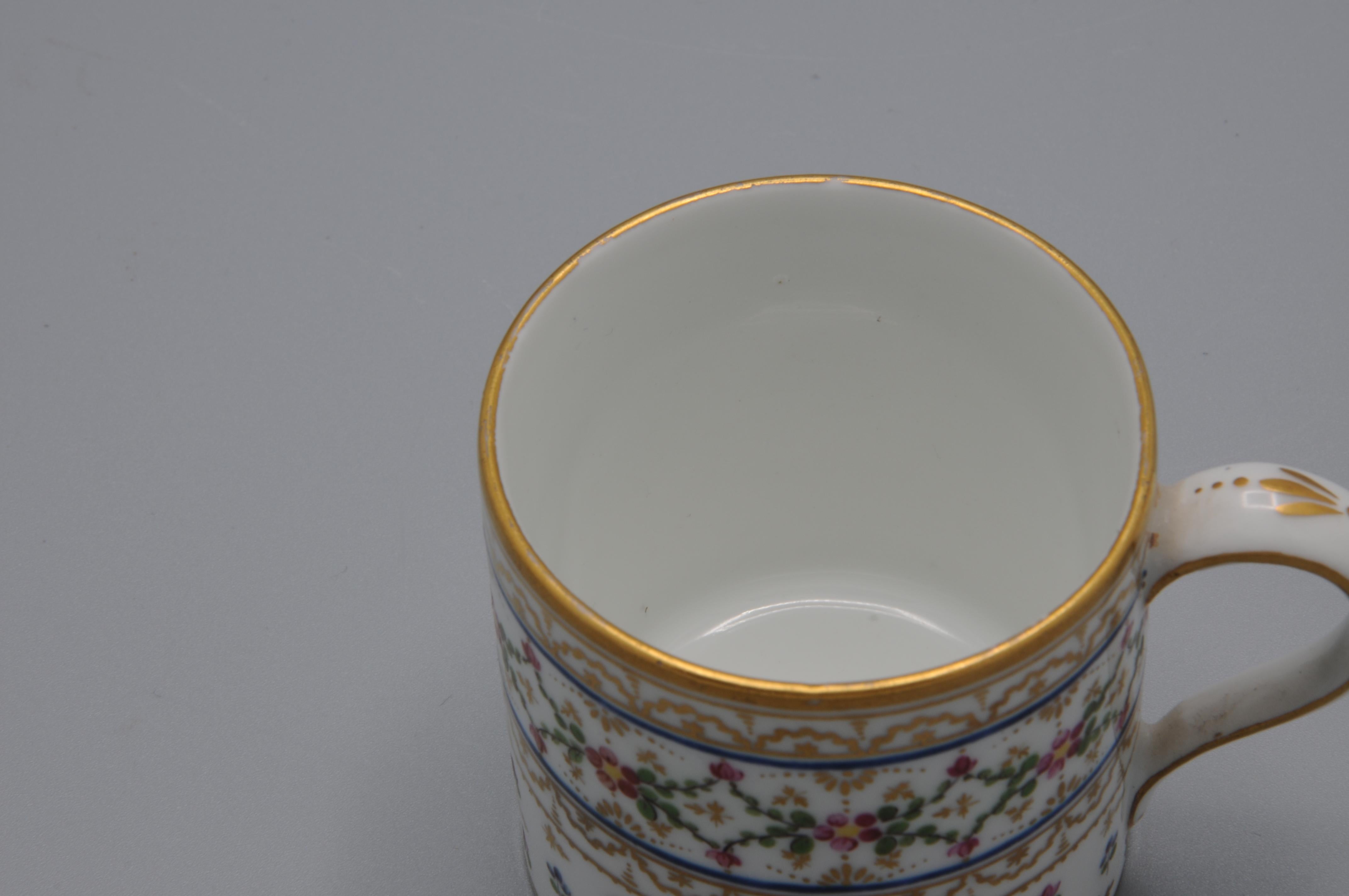 André Leboeuf, Manufacture à la Reine' - Cup and saucer 'Litron', late 18th For Sale 5