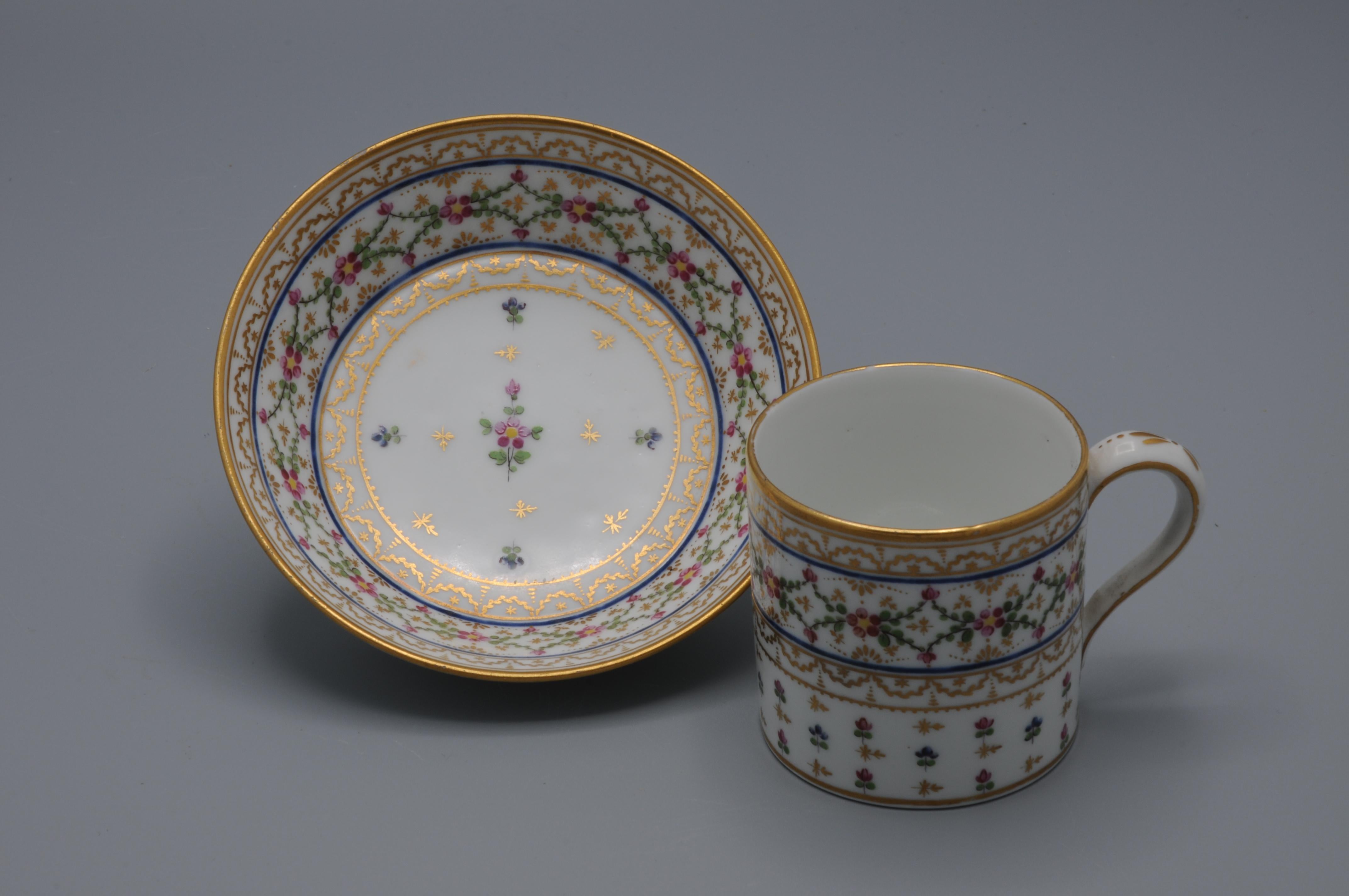 André Leboeuf, Manufacture à la Reine' - Cup and saucer 'Litron', late 18th In Good Condition For Sale In DELFT, NL