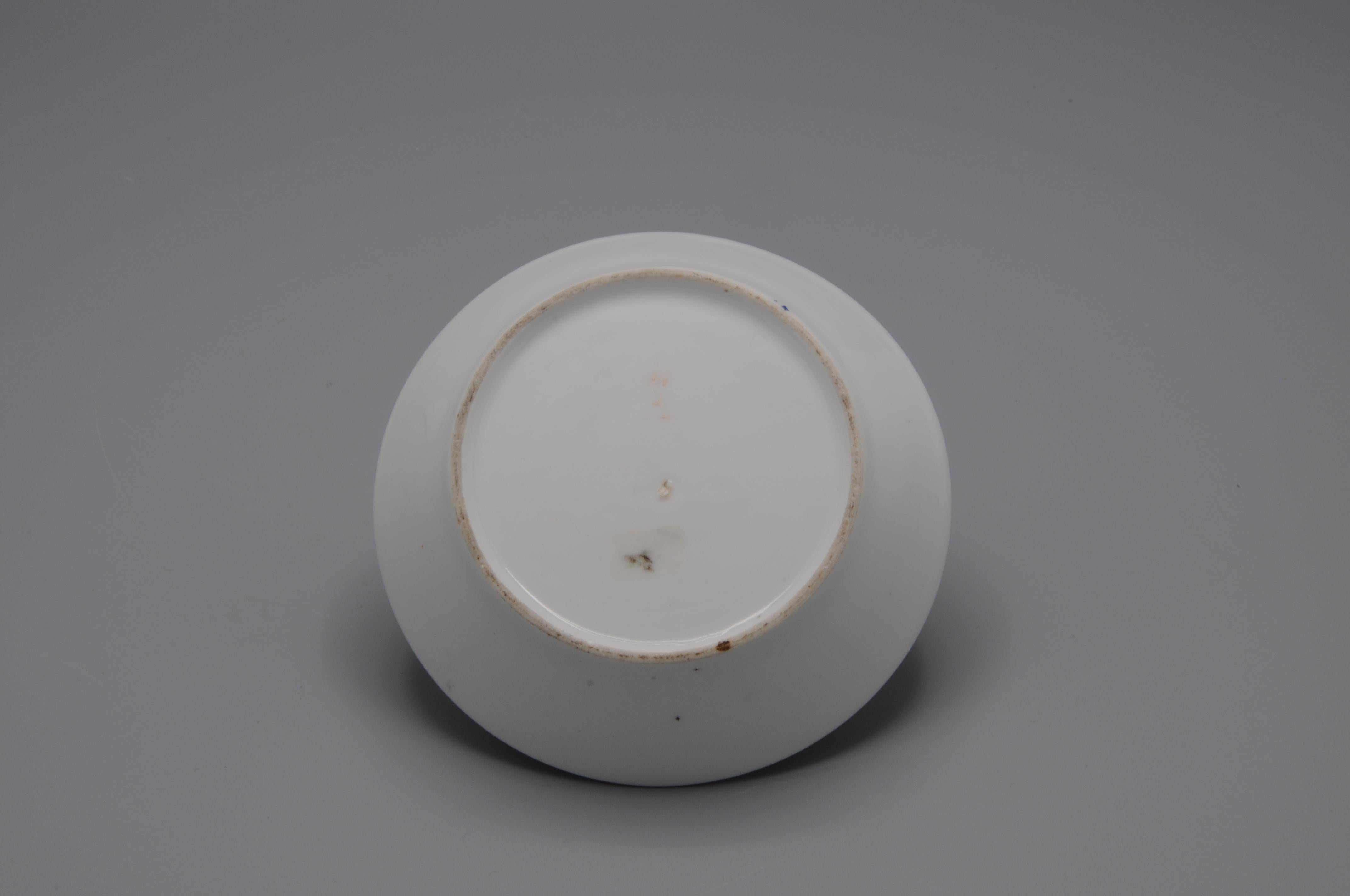 Porcelain André Leboeuf, Manufacture à la Reine' - Cup and saucer 'Litron', late 18th For Sale