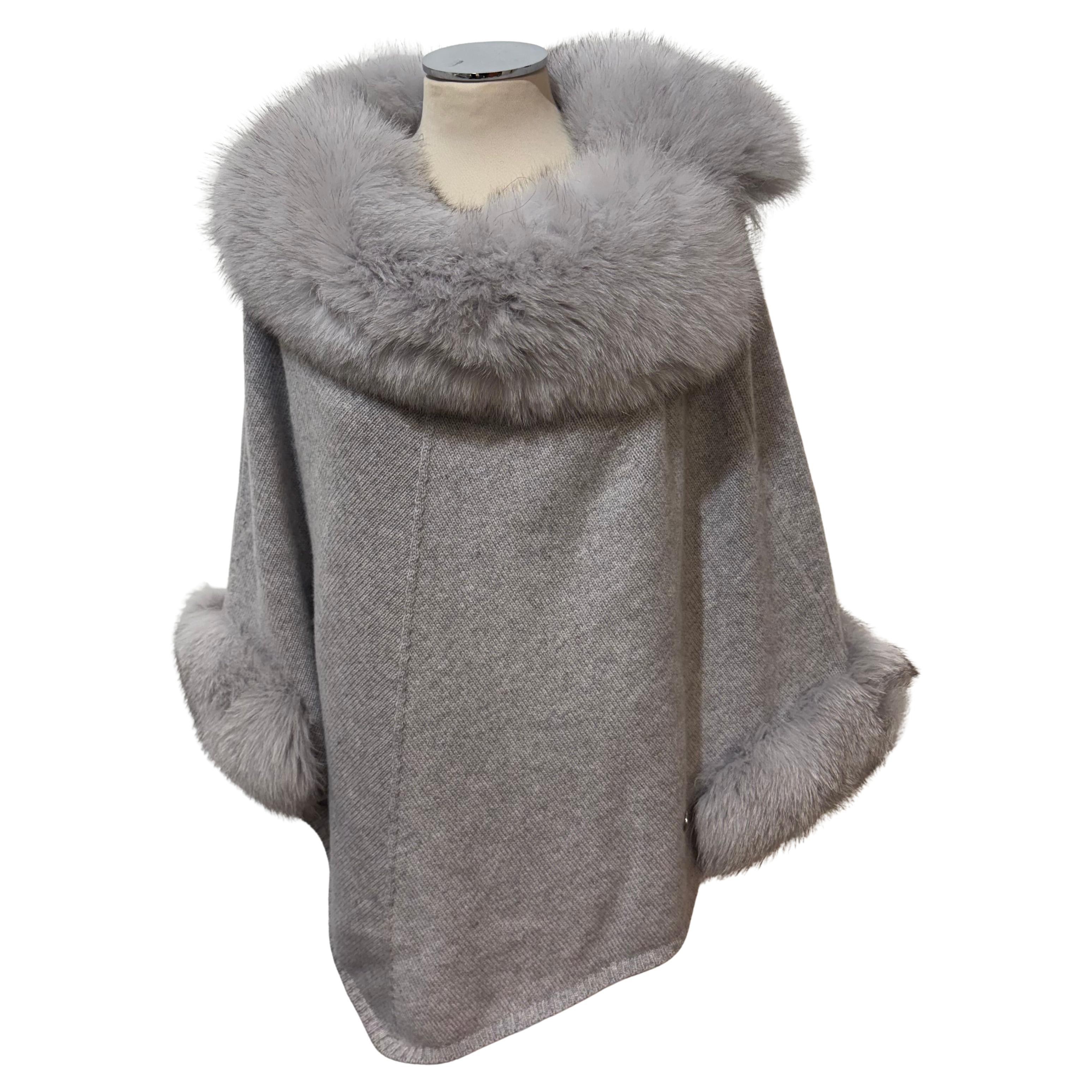 Andrè Maurice Grey Cashmere and Fox Fur Cape im Angebot