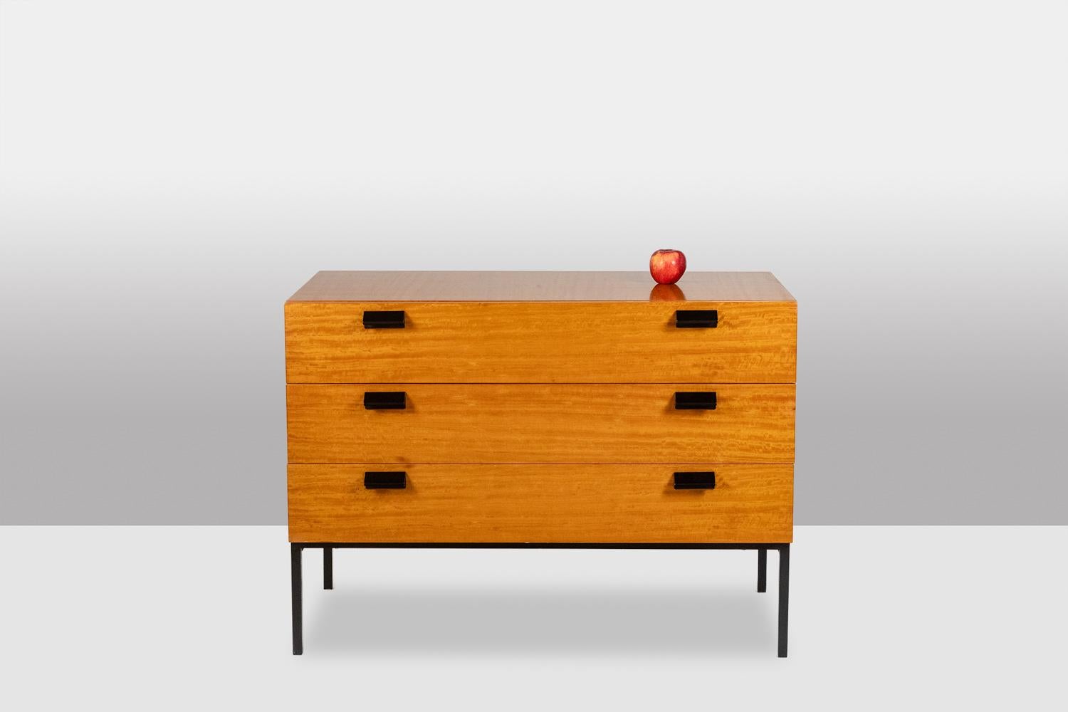 French André Monpoix. Chest of drawers in varnished blond cherry. 1960s. For Sale
