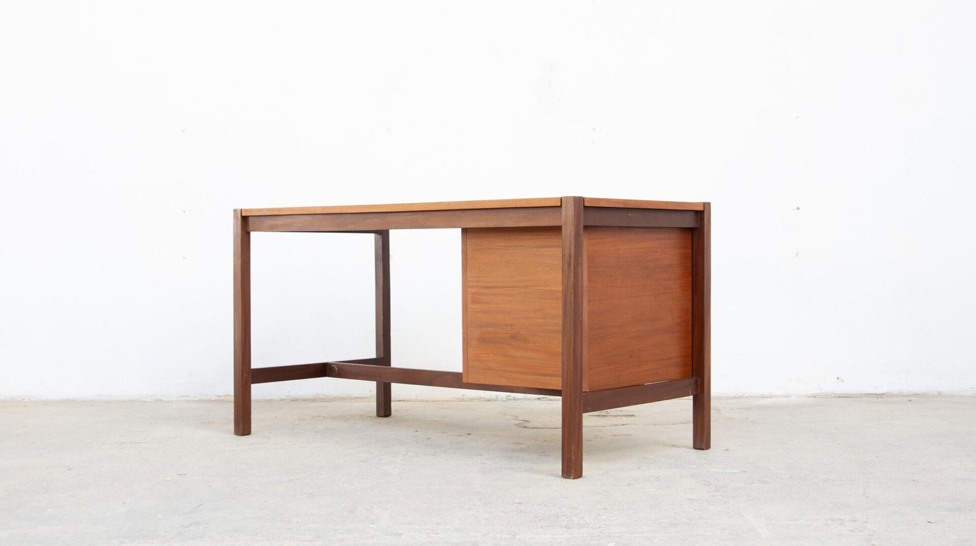 André Monpoix desk for Meubles TV, 1960'S In Good Condition For Sale In LYON, FR