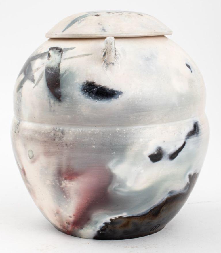 20ième siècle Vase couvert en céramique cuite au feu de bois d'Andre Namenek en vente