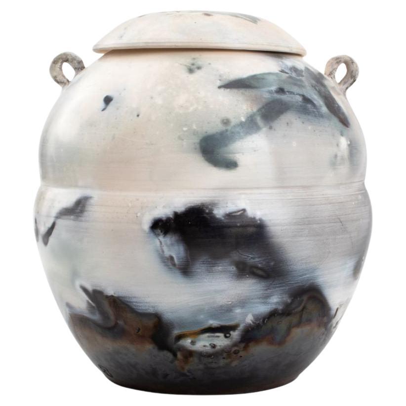 Vase couvert en céramique cuite au feu de bois d'Andre Namenek en vente