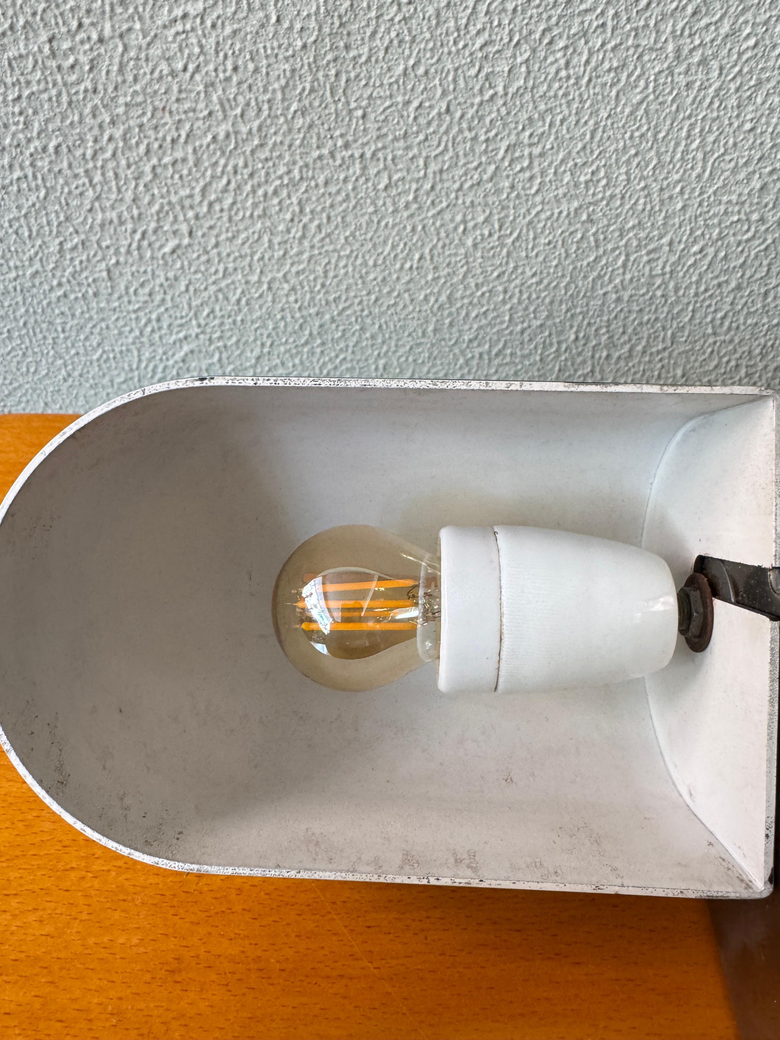 André Ricard Lampe de table moderne espagnole à double abat-jour noir pour Metalarte, 1970 en vente 12