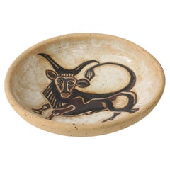 André Rosay Cuenco de cerámica con toro, La Borne, Francia, 1960, firmado