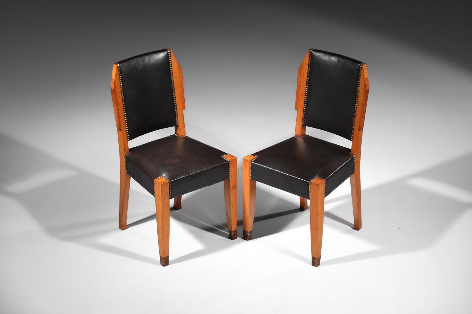 Imitation cuir Ensemble de salle à manger en bois massif André Sornay, Art déco des années 1930 en vente