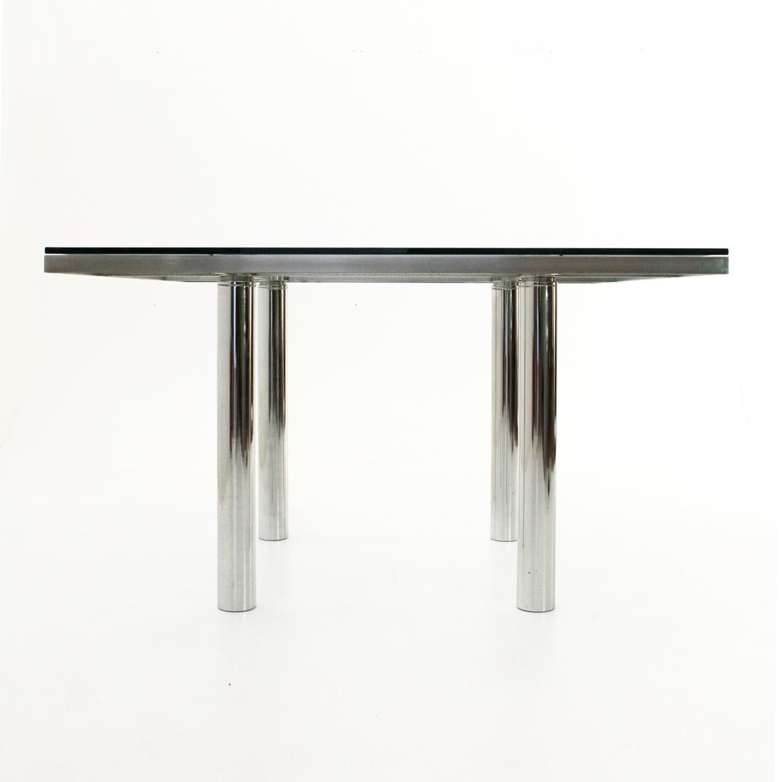 Table designed by Tobia Scarpa and produced by Gavina in the 1960s.
Chromed metal legs with leather foot.
Brushed steel top with leather inserts.
Transparent glass thick.
Structure in good general conditions, some signs due to normal use over