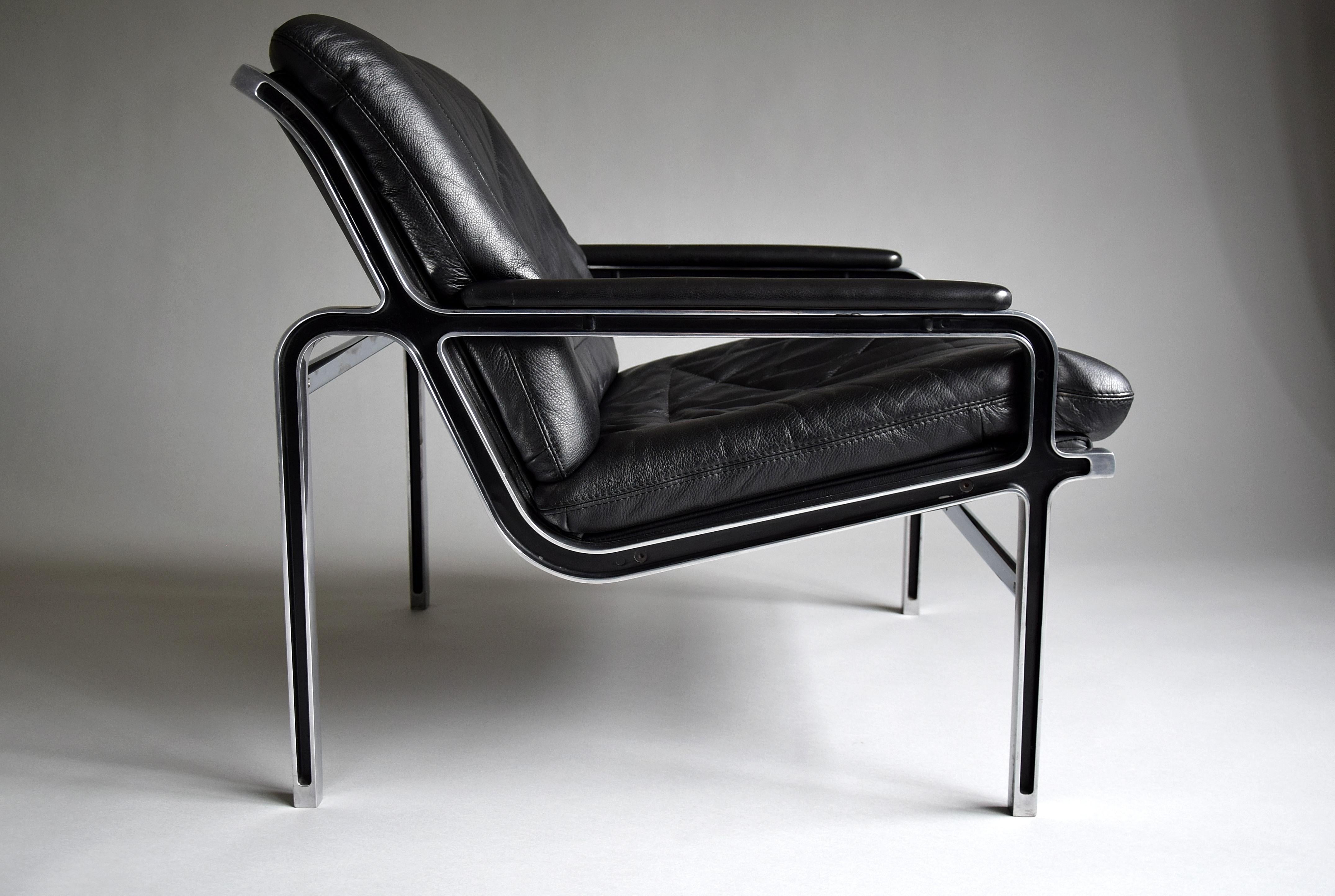 Andre VandenBeuck Moderner Loungesessel aus schwarzem Aluminium mit Lederbezug aus der Jahrhundertmitte im Angebot 7