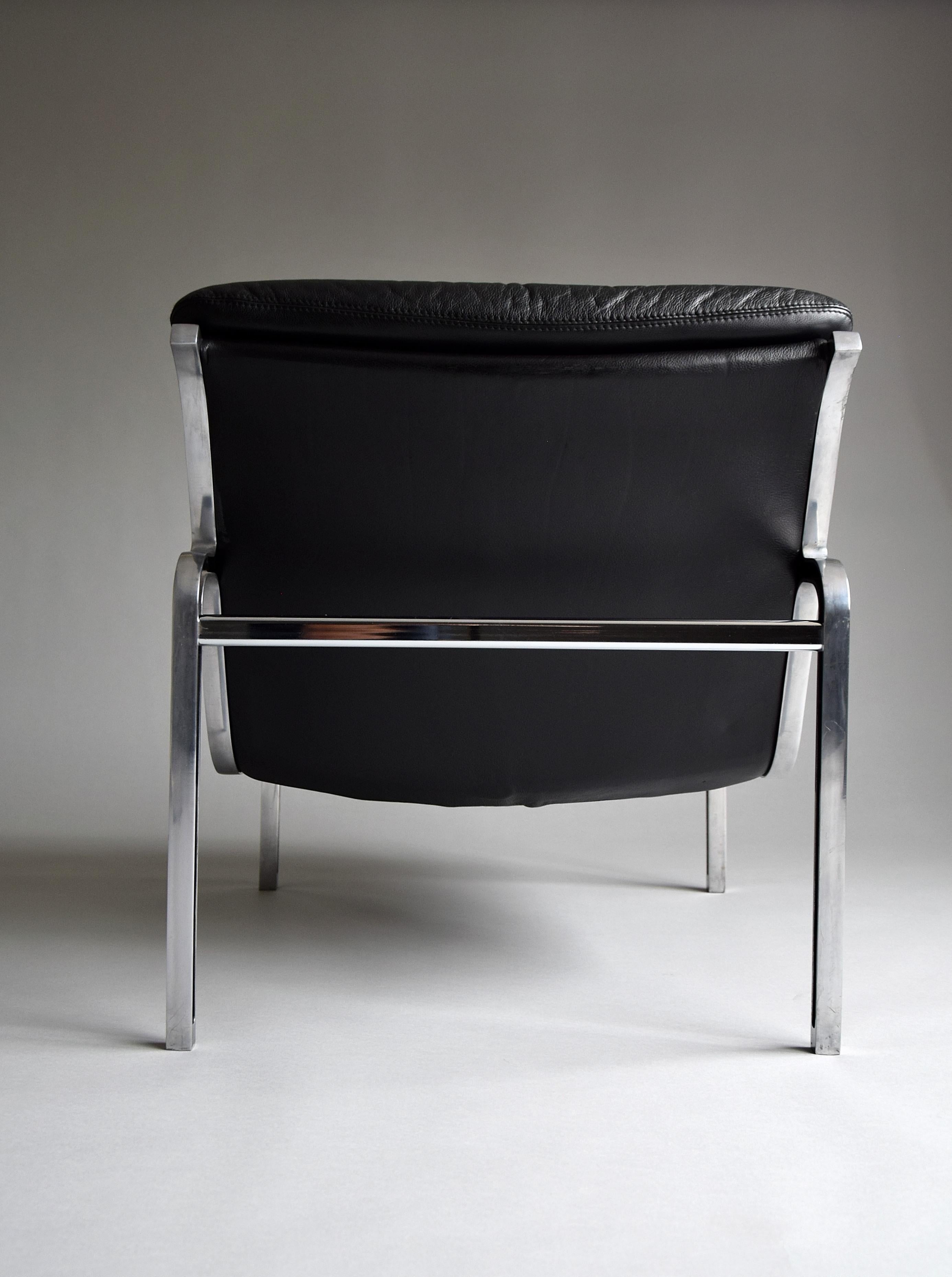 Andre VandenBeuck Moderner Loungesessel aus schwarzem Aluminium mit Lederbezug aus der Jahrhundertmitte im Angebot 9