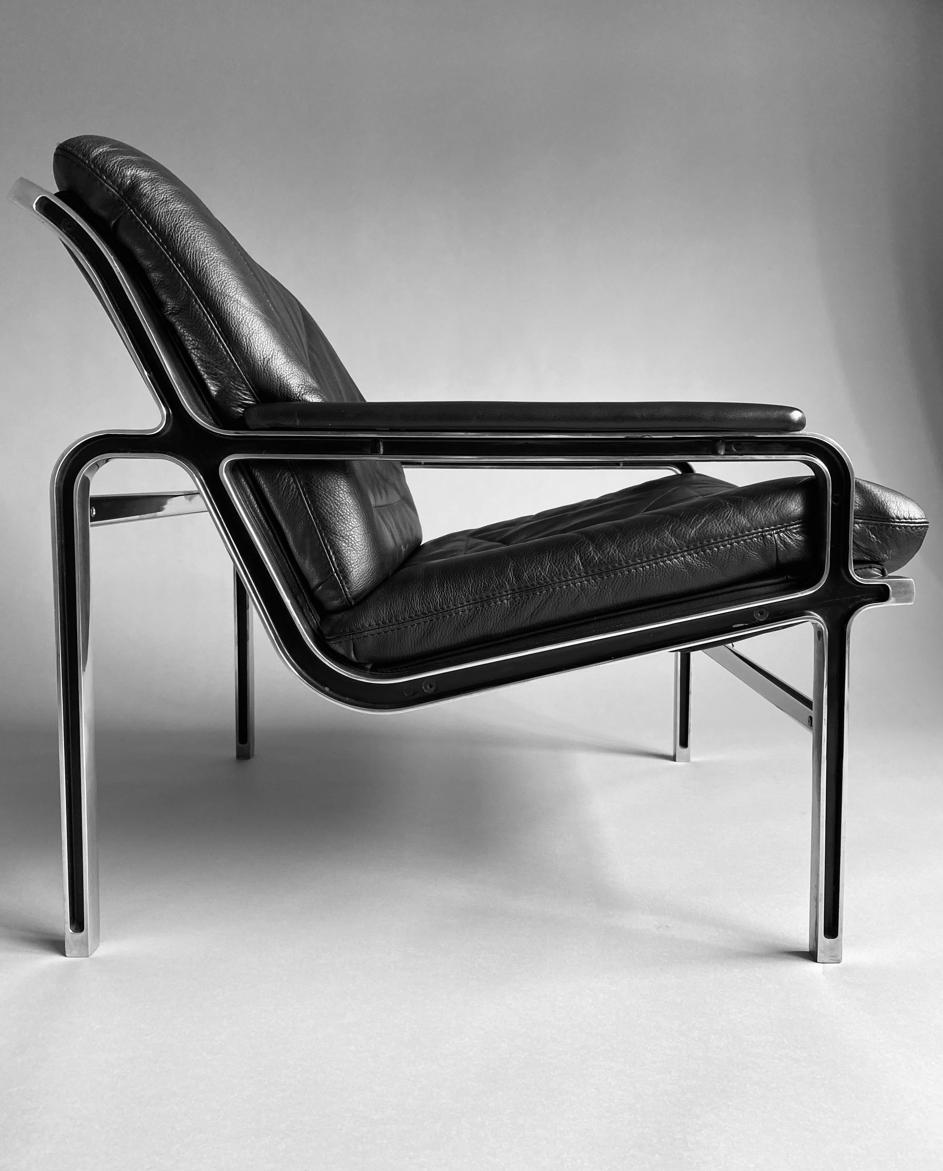 Andre VandenBeuck Moderner Loungesessel aus schwarzem Aluminium mit Lederbezug aus der Jahrhundertmitte im Angebot 10