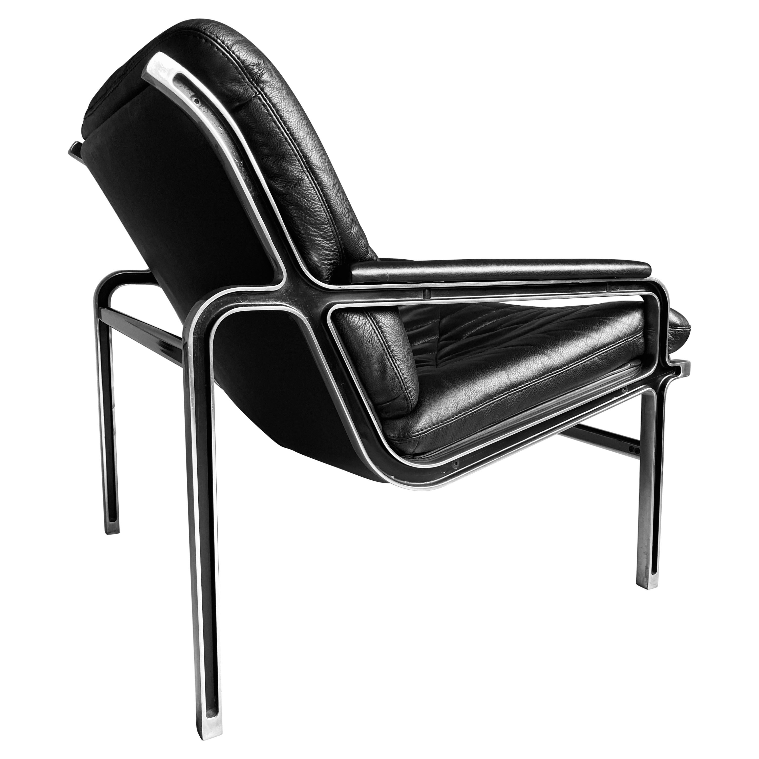 Andre VandenBeuck fauteuil de salon en cuir noir et aluminium, moderne du milieu du siècle dernier