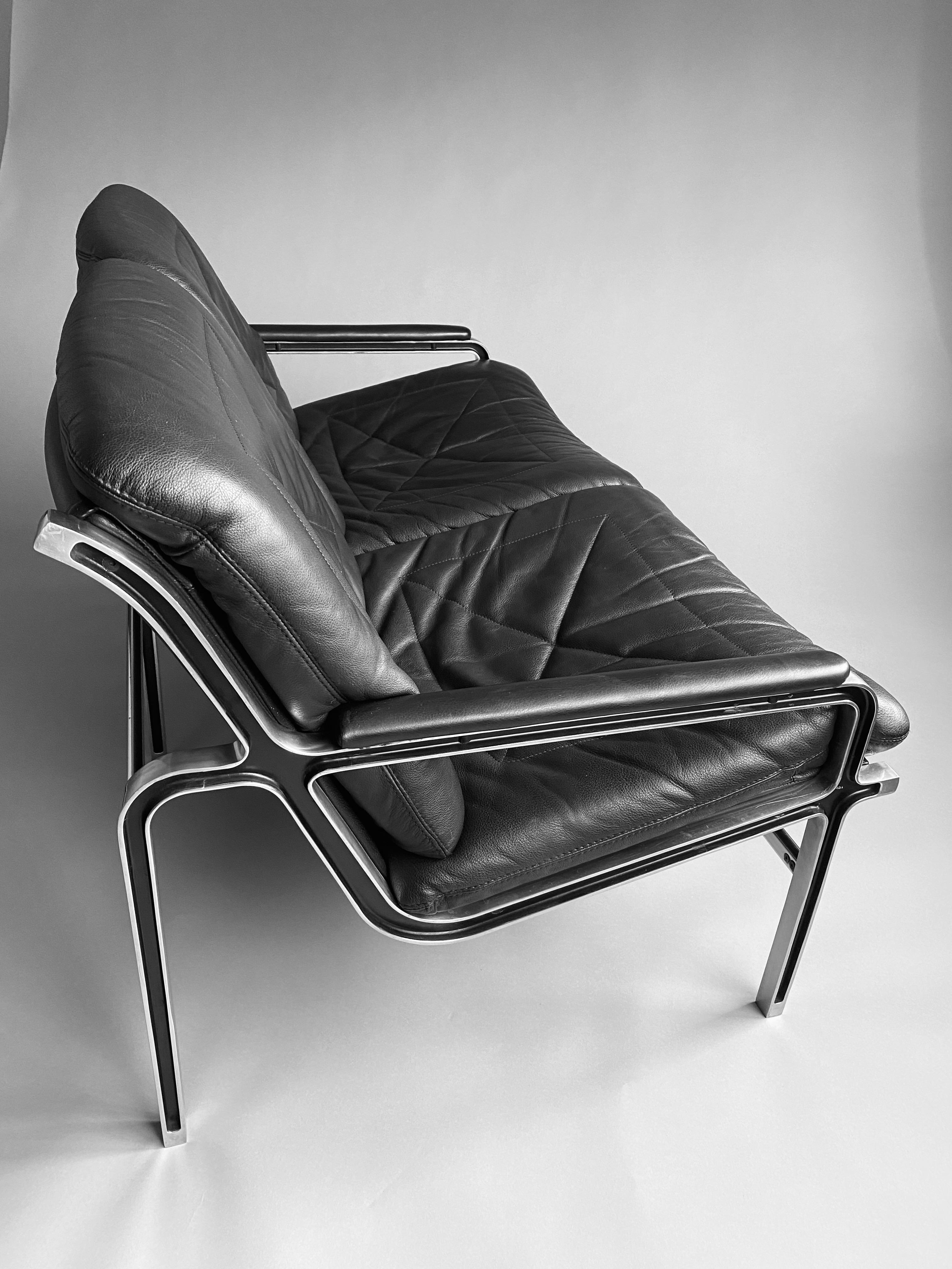 Andre Vanden Beuck Sofa aus Aluminium und schwarzem Leder im Angebot 4