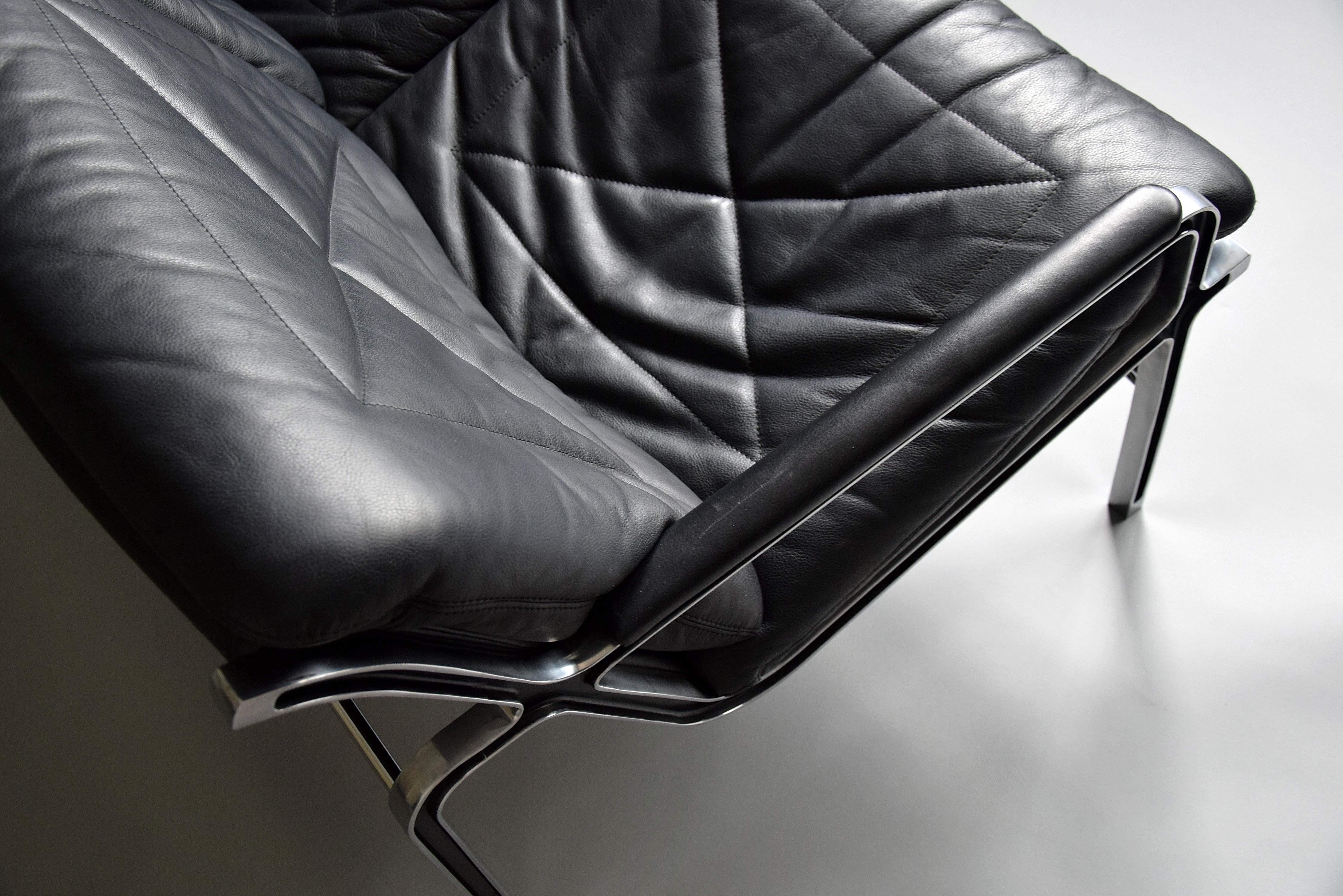 Andre Vanden Beuck Sofa aus Aluminium und schwarzem Leder im Angebot 1