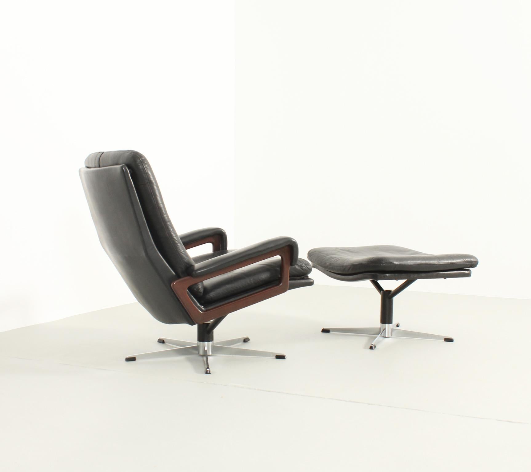 Italian André Vandenbeuck King Lounge Chair with Ottoman For Sale