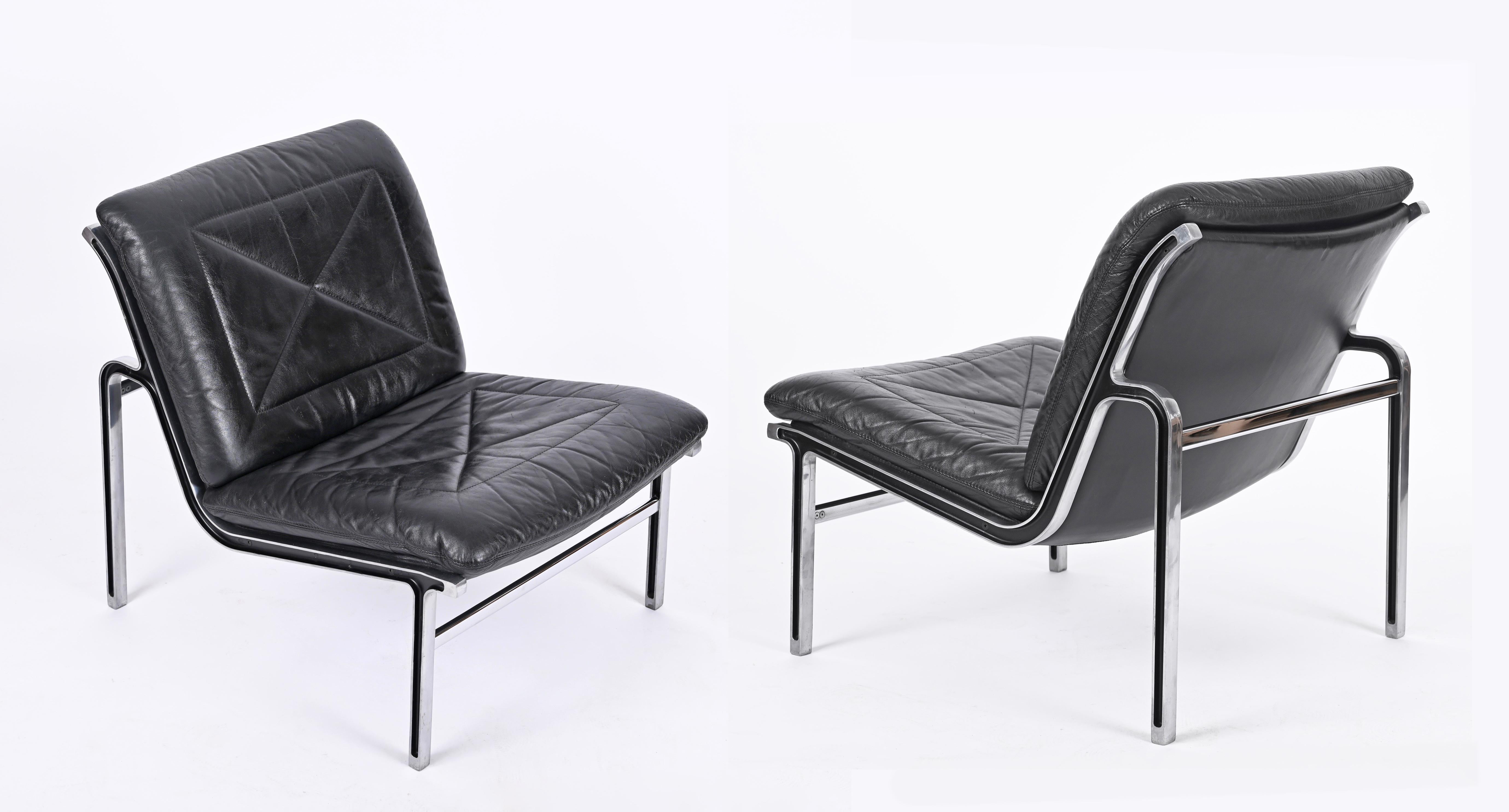 Andre Vandenbeuck Pair of 'Aluline' Chairs in Black Leather and Steel, 1960s In Good Condition For Sale In Roma, IT