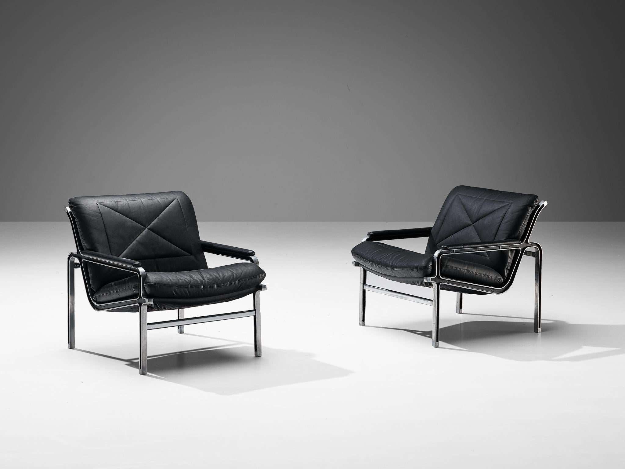 Andre Vandenbeuck for Strässle, pair of 'Aluline' easy chairs, metal, black leather, Switzerland, 1960s

These well-designed 'Aluline' easy chairs are designed by Andre Vandenbeuck for Swiss manufacturer Strässle in the 1960s. The appearance of