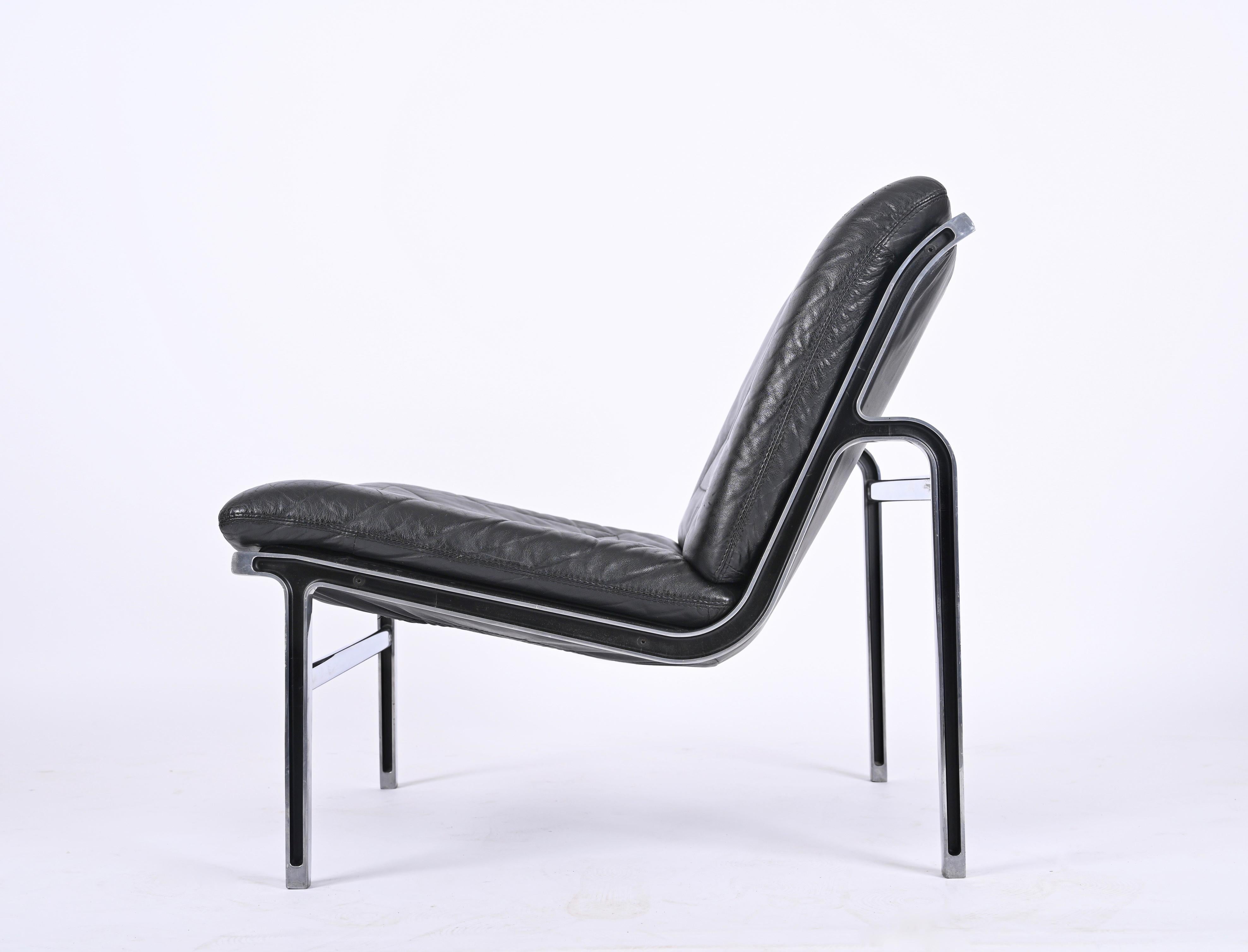 Andre Vandenbeuck Pair of 'Aluline' Lounge Chairs in Black Leather, Swiss, 1960s For Sale 3