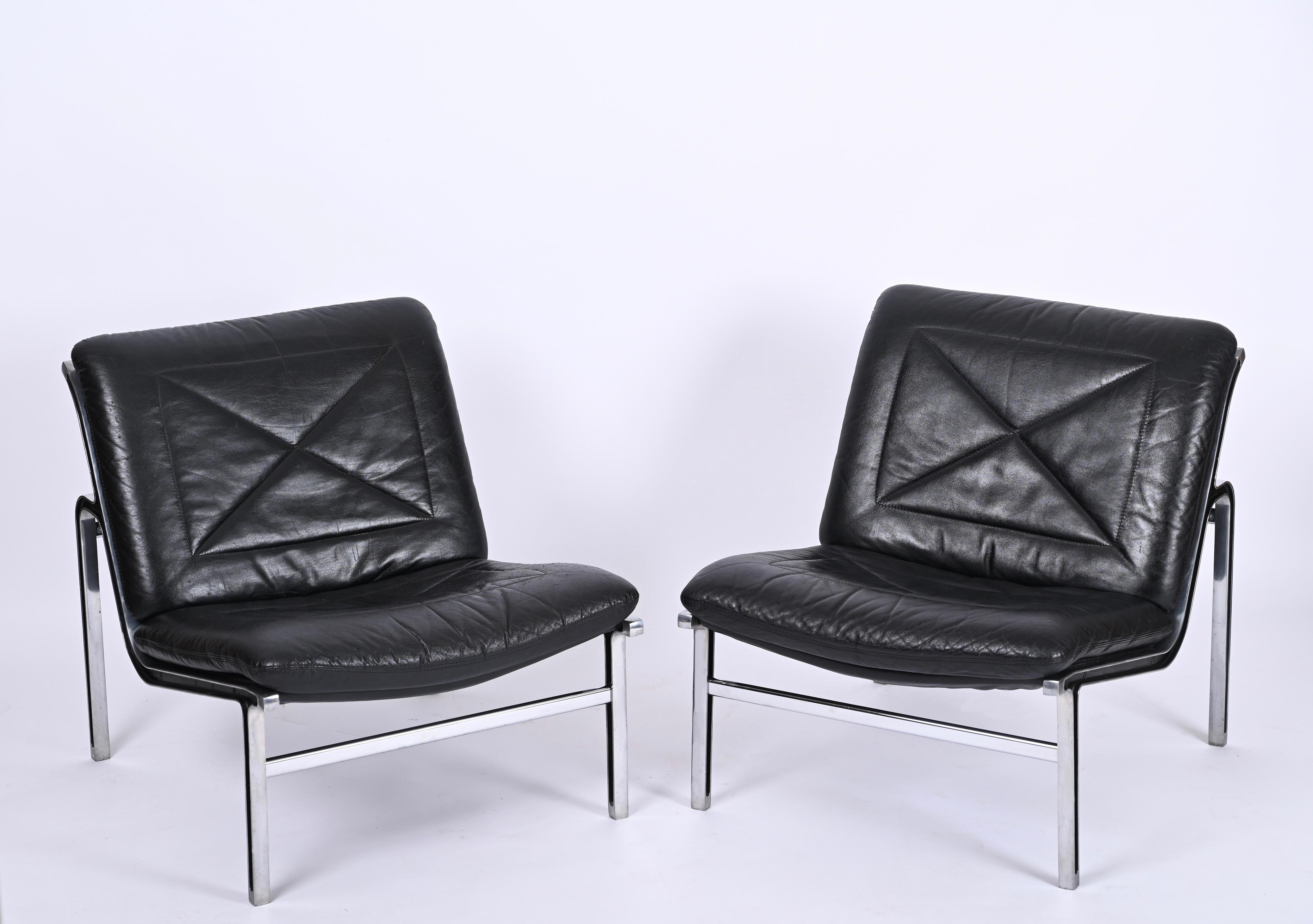 Andre Vandenbeuck Pair of 'Aluline' Lounge Chairs in Black Leather, Swiss, 1960s For Sale 5