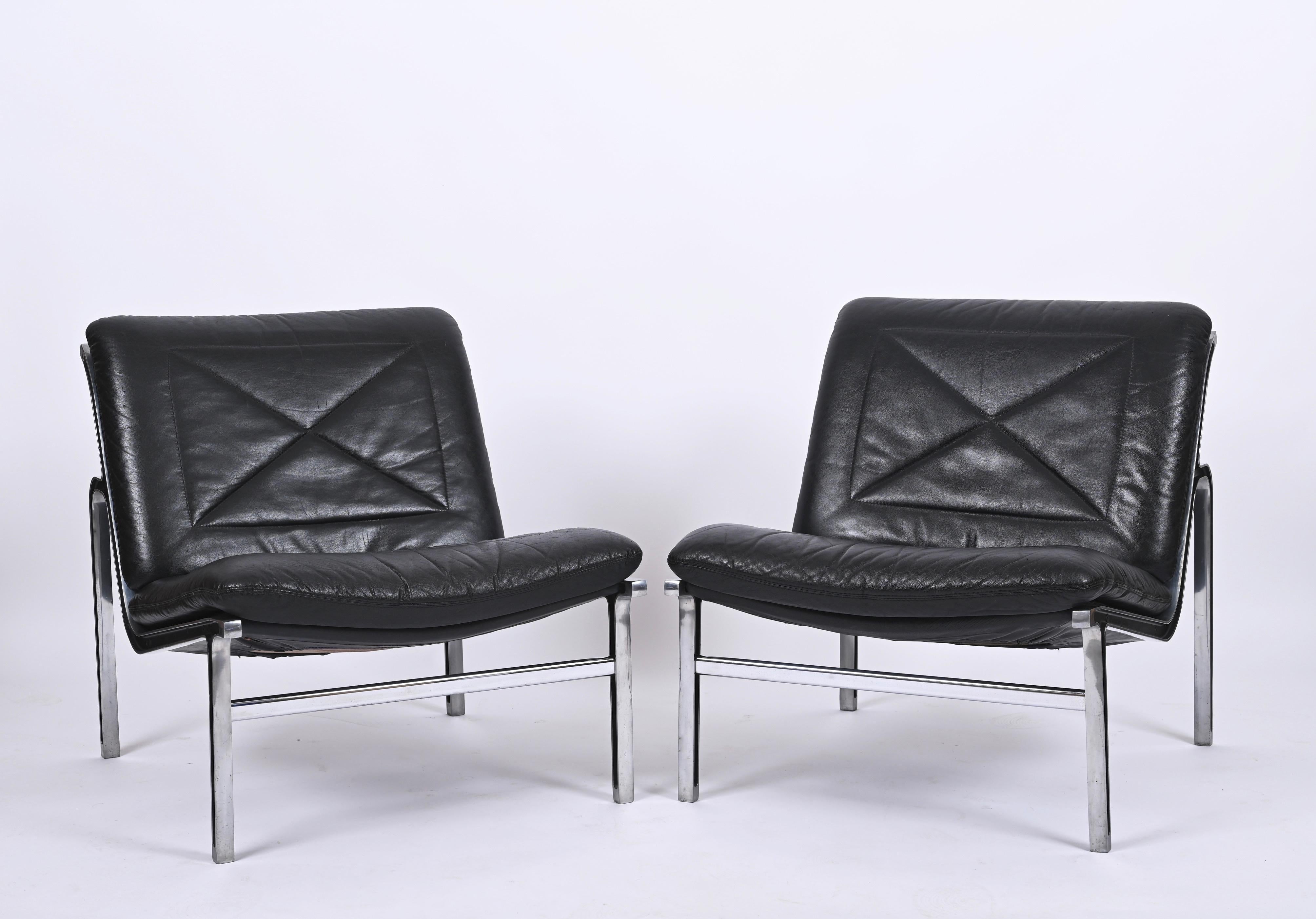 Andre Vandenbeuck Pair of 'Aluline' Lounge Chairs in Black Leather, Swiss, 1960s For Sale 7