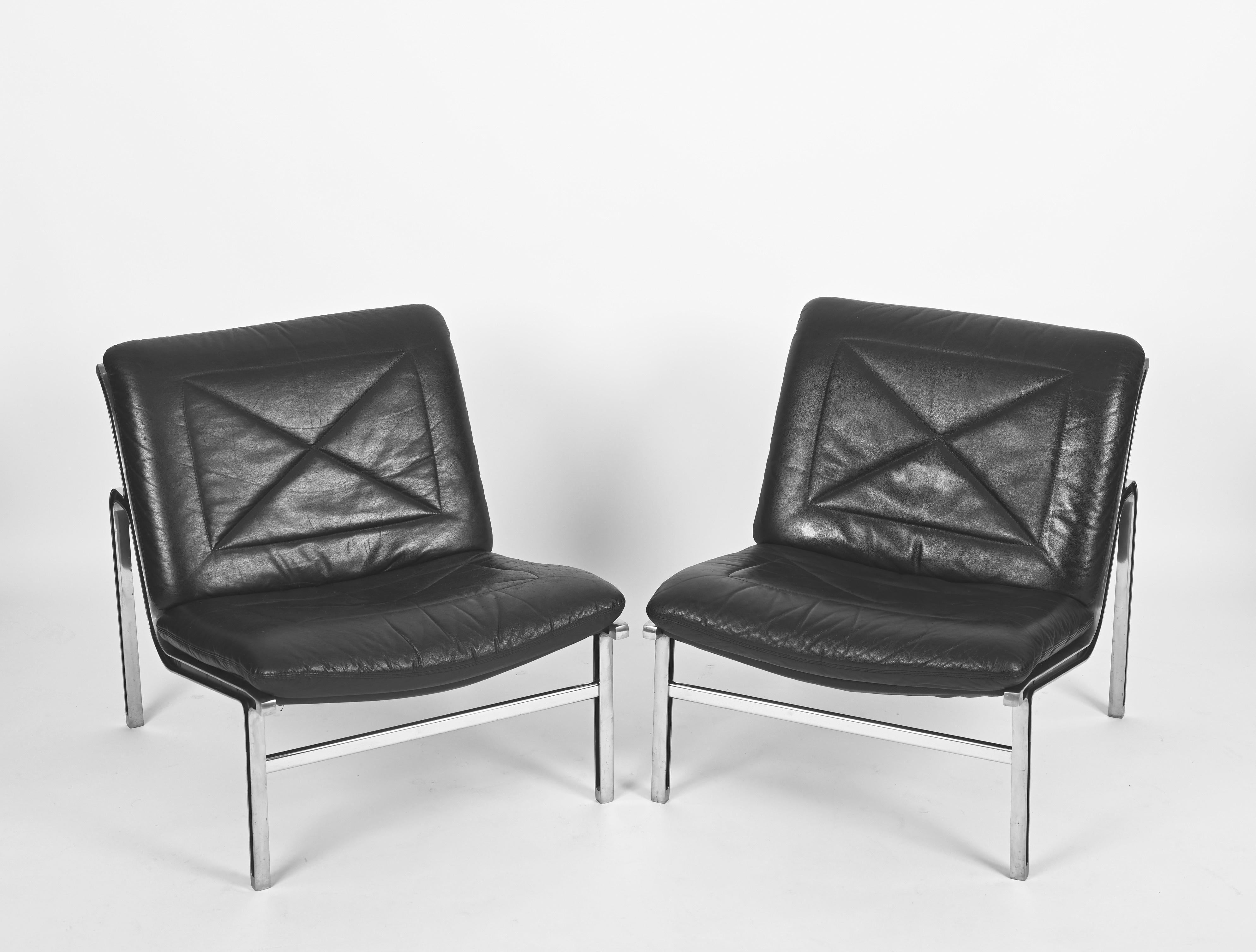 Andre Vandenbeuck Pair of 'Aluline' Lounge Chairs in Black Leather, Swiss, 1960s For Sale 11