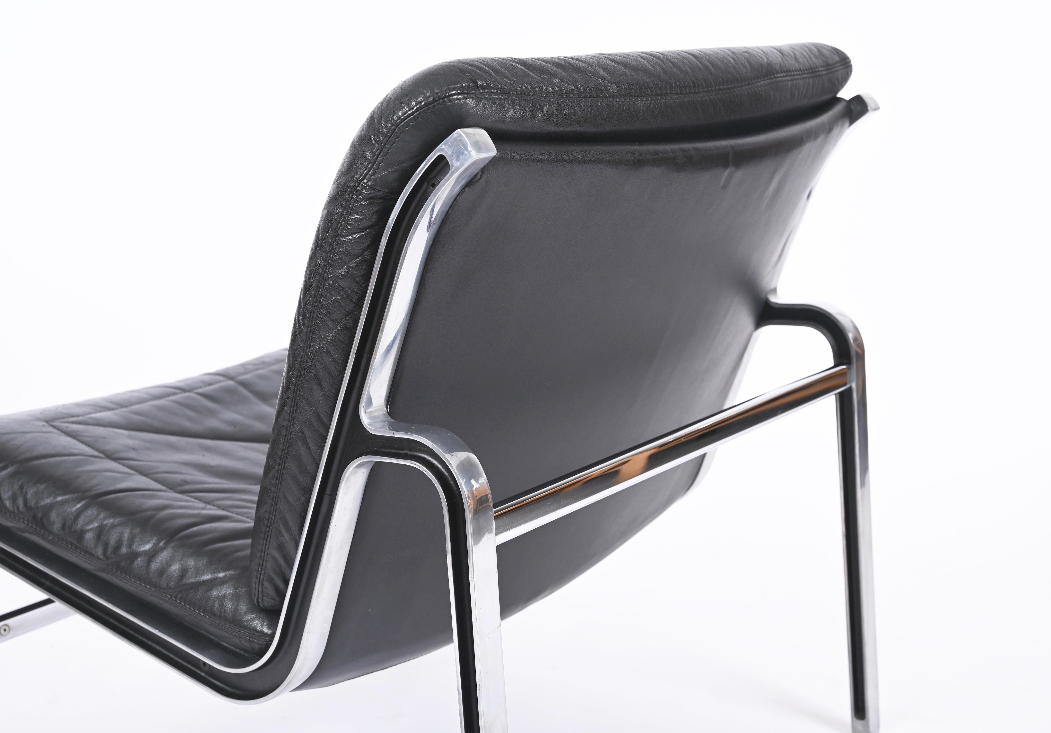 Andre Vandenbeuck Pair of 'Aluline' Lounge Chairs in Black Leather, Swiss, 1960s For Sale 1