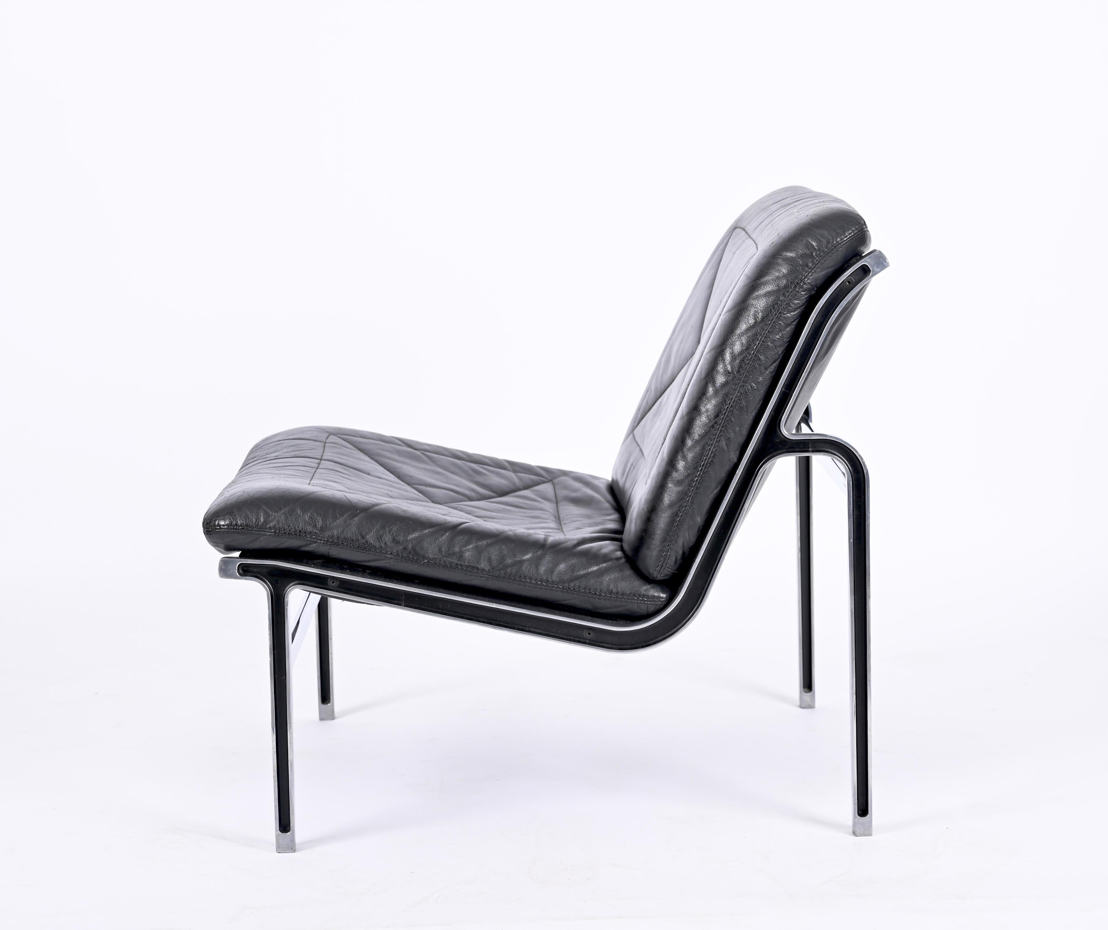 Andre Vandenbeuck Pair of 'Aluline' Lounge Chairs in Black Leather, Swiss, 1960s For Sale 2