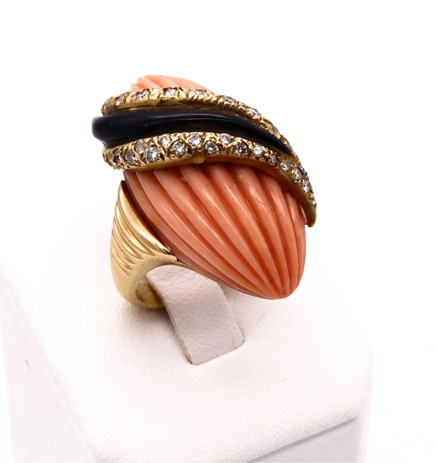 A cocktail ring designed by Andre Vassort.

Beautiful French piece created around the 1960's at the Vassort atelier in Paris. It was carefully crafted in solid 18 karats yellow gold with high polished finish.

Embellished with an almond fluted
