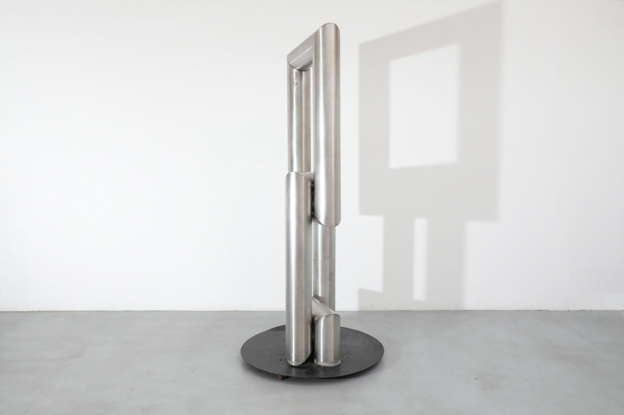 Große Skulptur aus gebürstetem Stahl, Andre Volten zugeschrieben, 1980er Jahre, Niederlande (Gebürstet) im Angebot