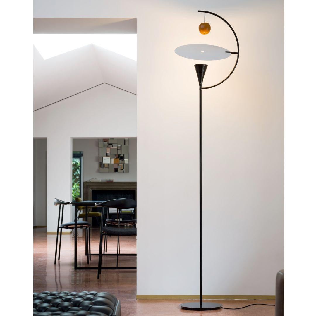 Andrea Branzi 'Newton' floor lamp in black & white for Nemo.

A delightful floor lamp designed by Andrea Branzi with the structure executed in glossy black lacquer. Featuring an aluminum diffuser painted white, this design offers an exceptional