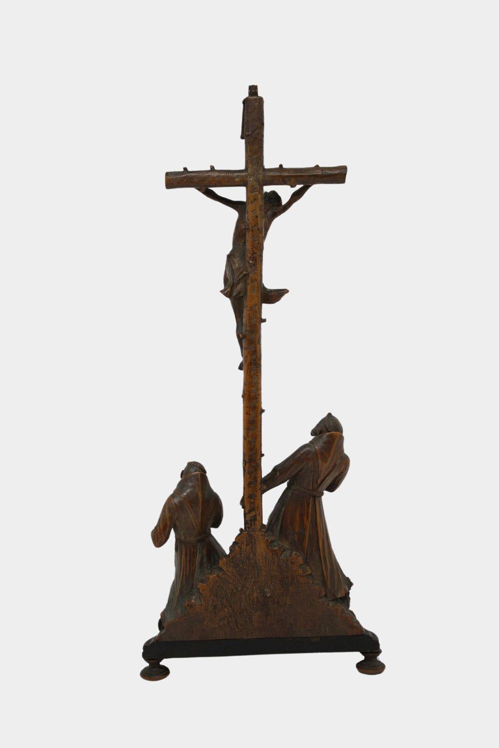 Crucifixion avec Saint François et Saint Antoine, atelier Brustolon - Sculpture de Andrea Brustolon