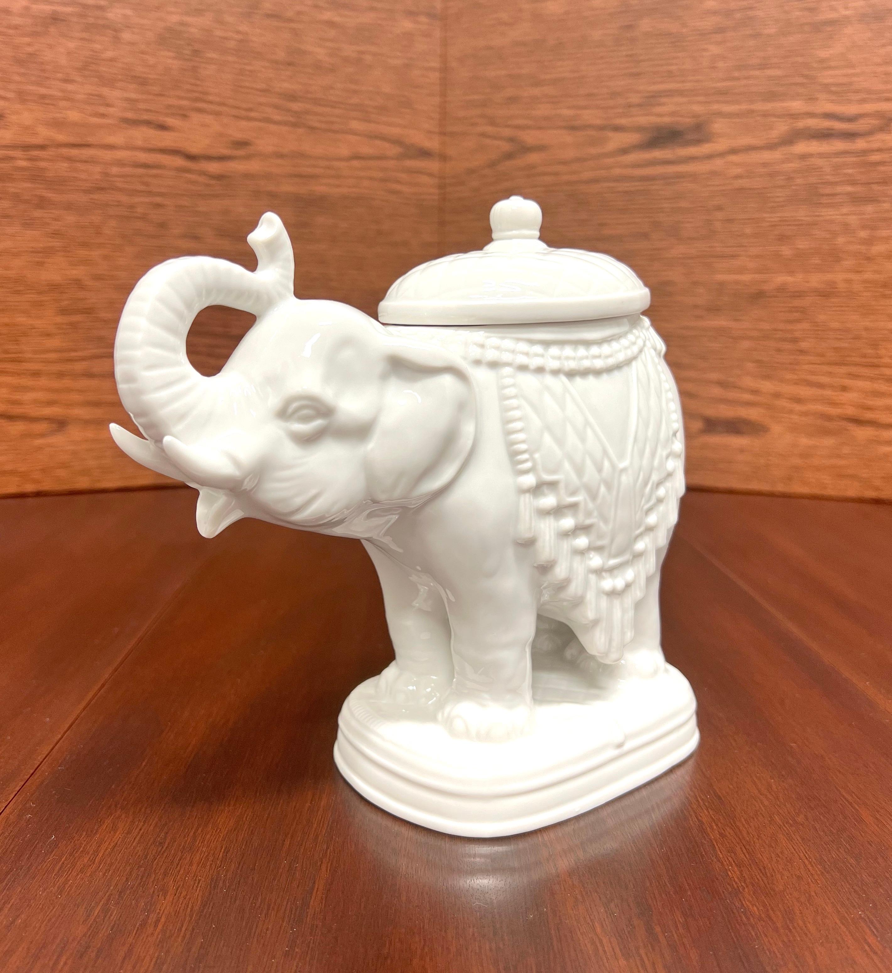 ANDREA BY SADEK White Porcelain Elephant Candy Dish In Good Condition For Sale In Charlotte, NC