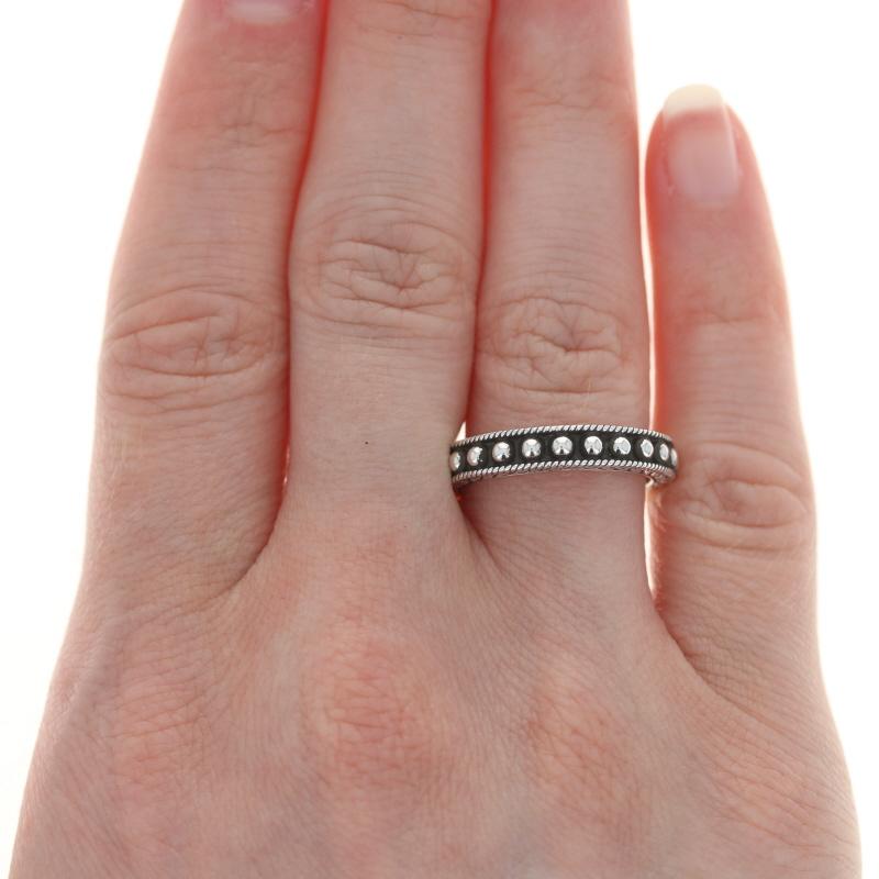 This ring is a size 7. Please contact for additional sizing options.
Metal Content: Sterling Silver
Band Width: 5/32