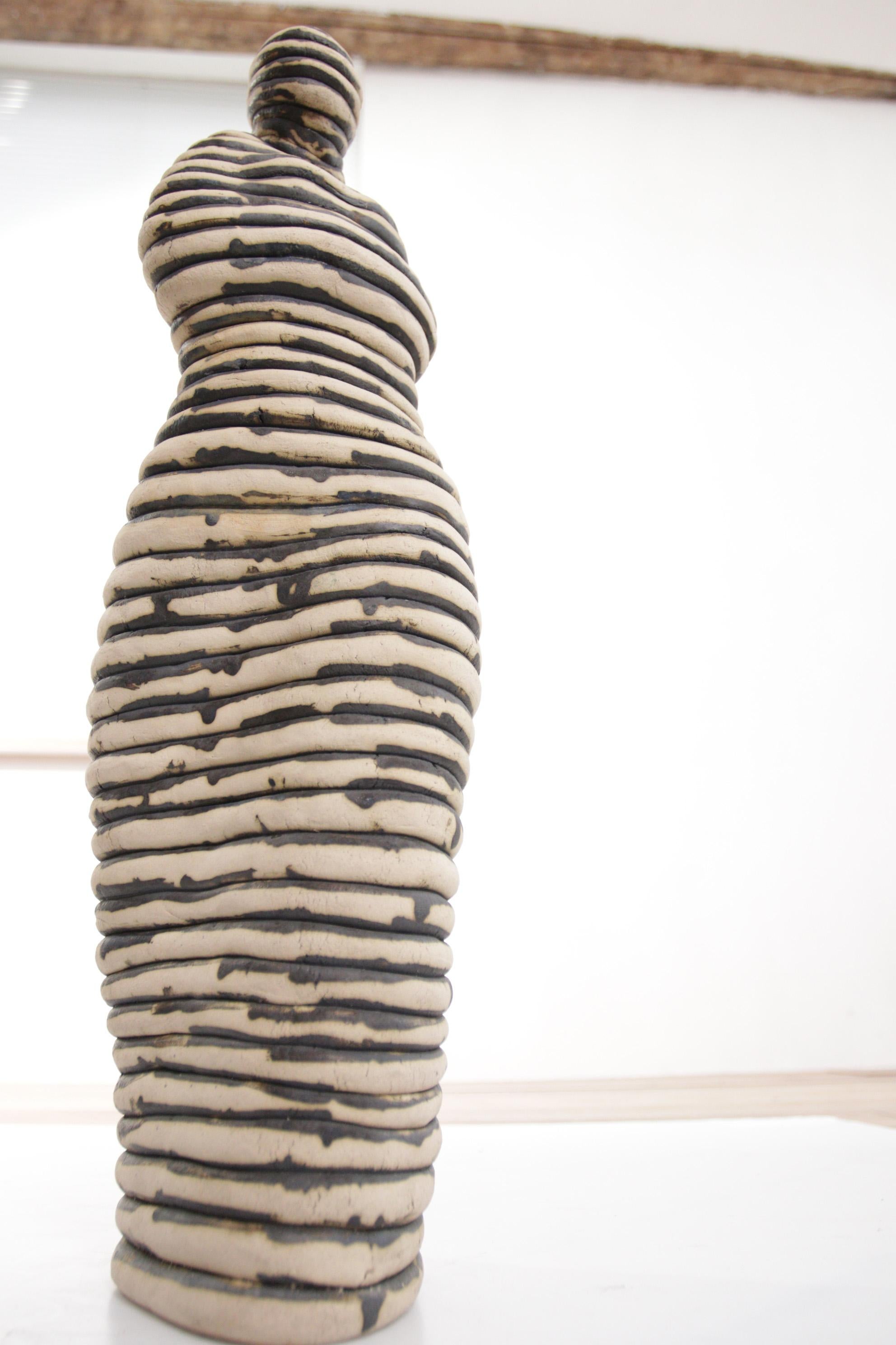 Andrea Dogterom Ceramic Sculpture Women in Stripes In Good Condition In Boven Leeuwen, NL