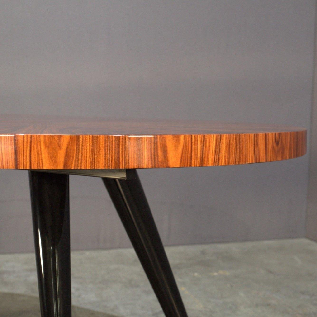 Andrea Gloss Santos Extending Dining Table In Good Condition In Basildon, London
