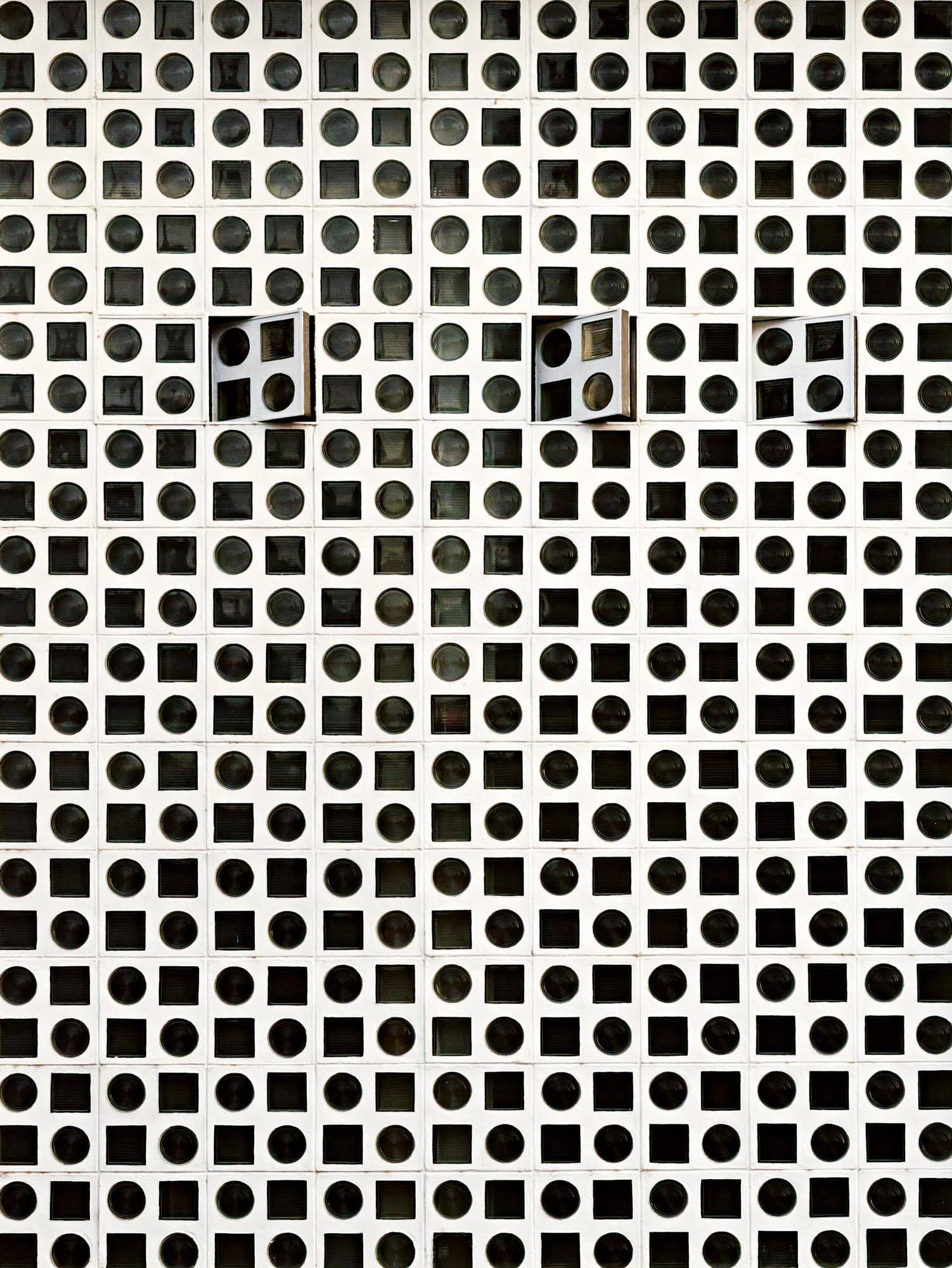 Andrea Grützner Black and White Photograph - Untitled (circle square)