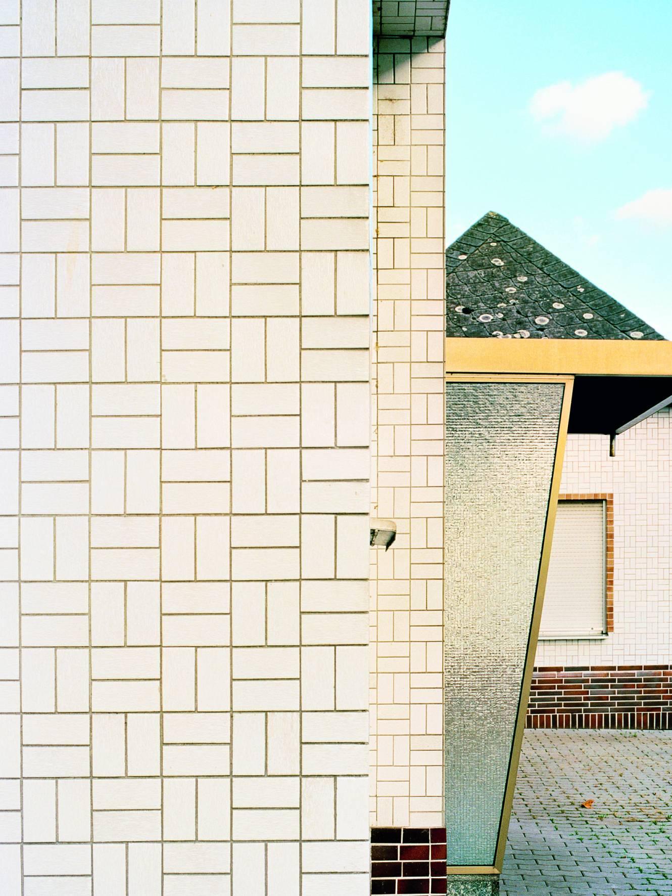 Andrea Grützner Color Photograph - Untitled (quad wall)