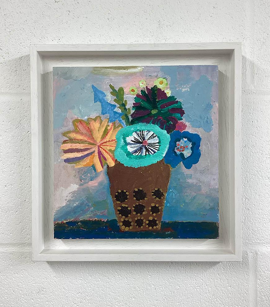 Étude de petites fleurs, peinture de style naïf, art de la nature morte, art floral lumineux - Moderne Painting par Andrea Humphries