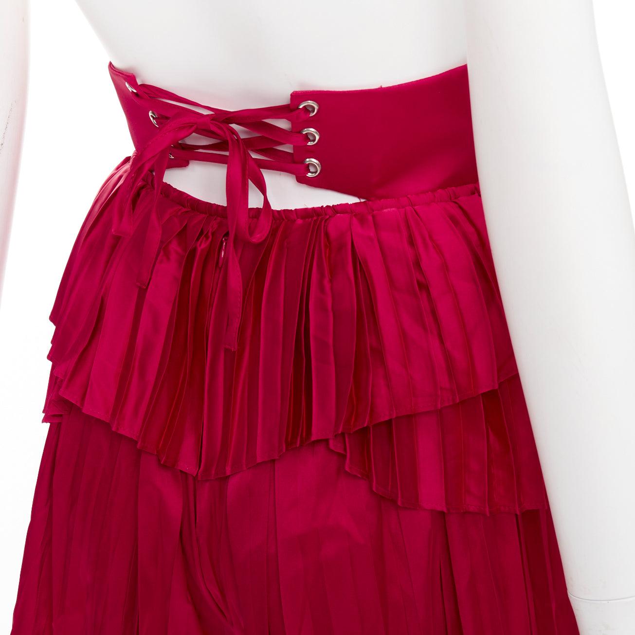ANDREA IYAMAH Hibi Pantalón corto plisado de satén rojo con lazada y corsé XS en venta 1