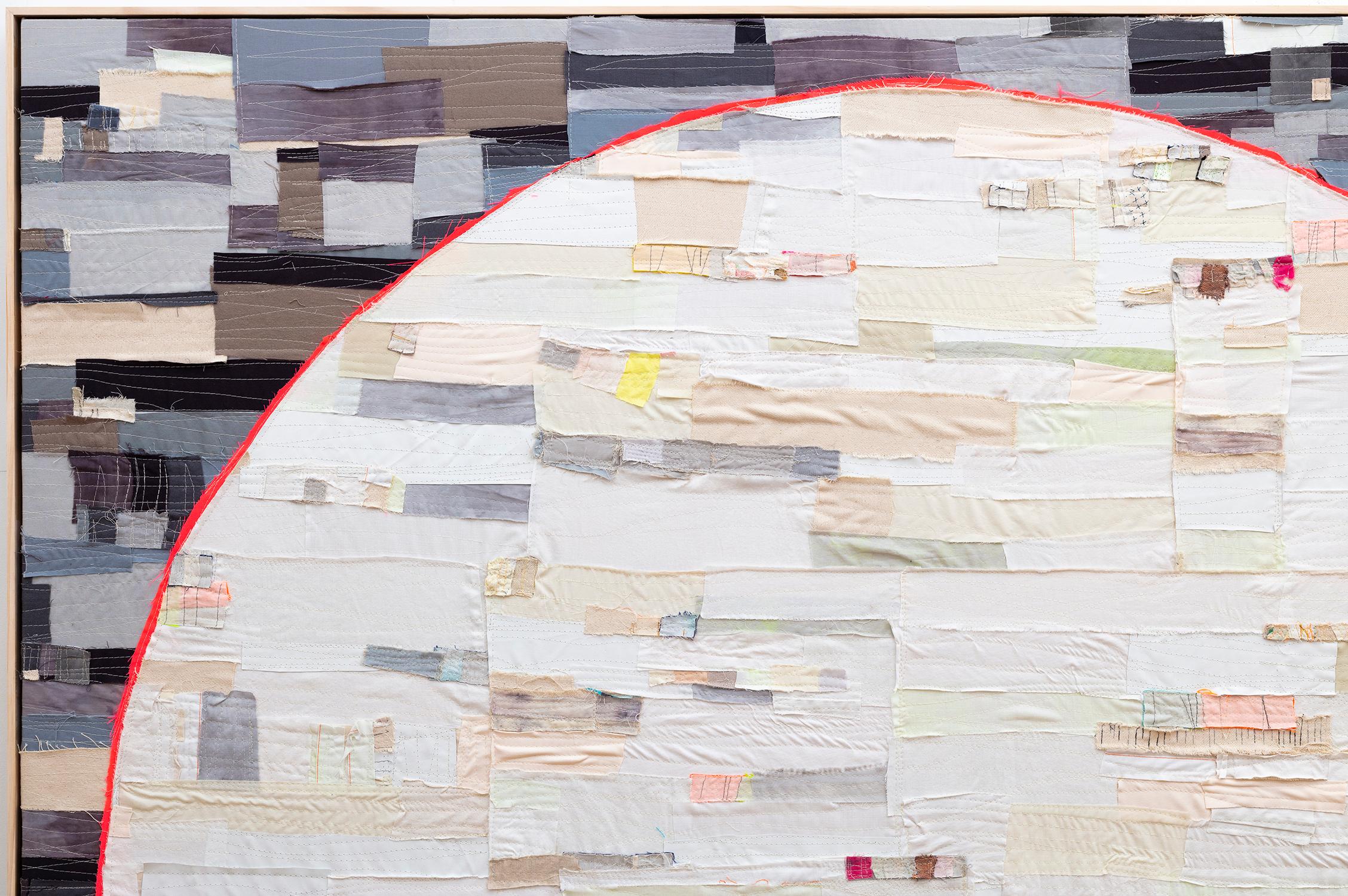 Moonlet - Peinture abstraite en tissu patchwork - Abstrait Mixed Media Art par Andrea Myers