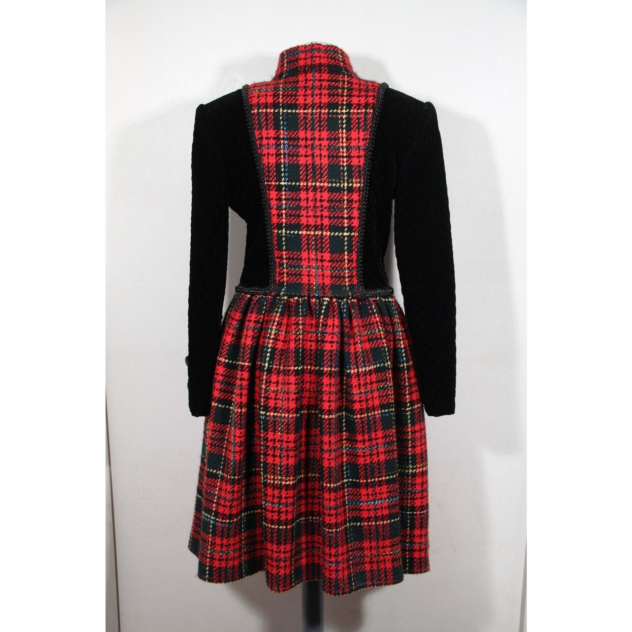 Andrea Odicini Vintage Schwarzer Samt Roter Tartan-Mantel Robe Manteau im Zustand „Hervorragend“ im Angebot in Rome, Rome