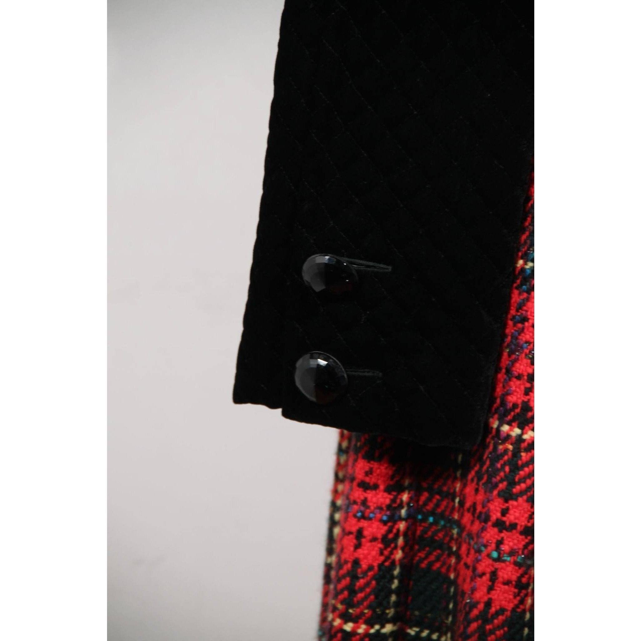 Andrea Odicini Vintage Schwarzer Samt Roter Tartan-Mantel Robe Manteau im Angebot 1