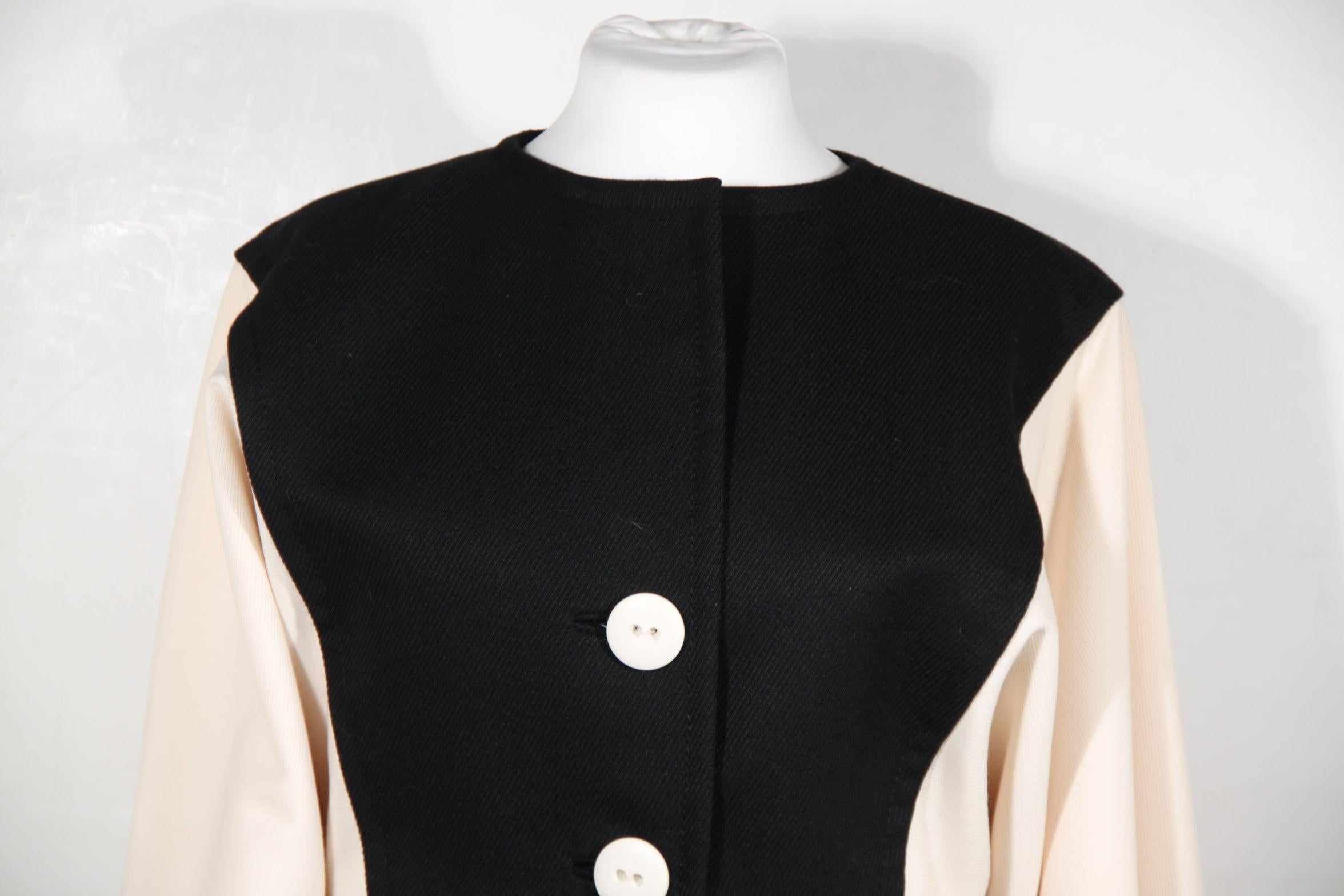 ANDREA ODICINI skirt suit from the 1980s - Made in Italy - Cropped jacket - Collarless design - Pencil skirt with rear zip and hook & eye closure - Black silky lining SKIRT.

MATERIAL: Wool

COLOR: Black, White

MODEL: Suit

GENDER: Women

SIZE: