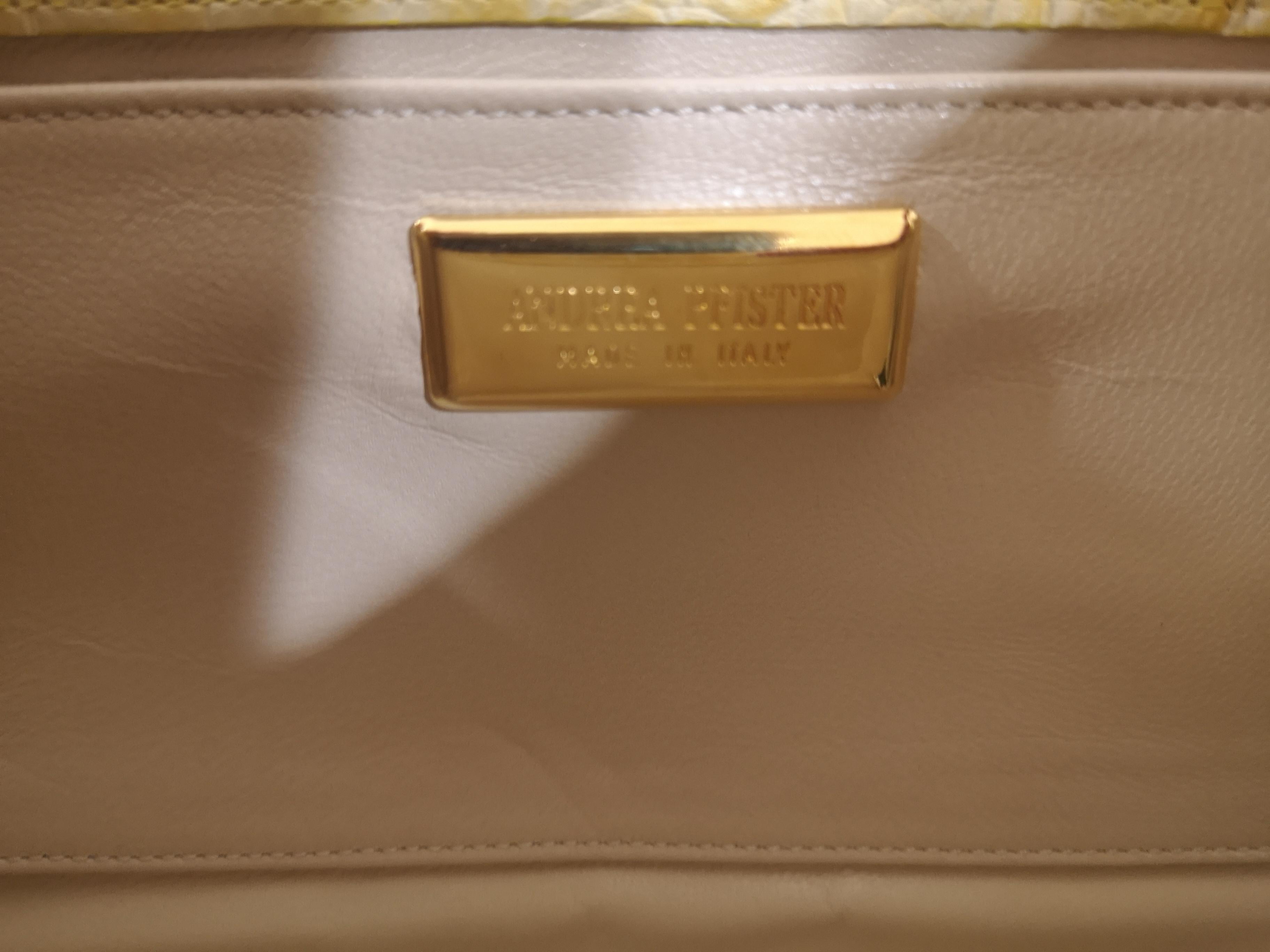 Andrea Pfister yellow crocodile shoulder bag In Good Condition In Capri, IT