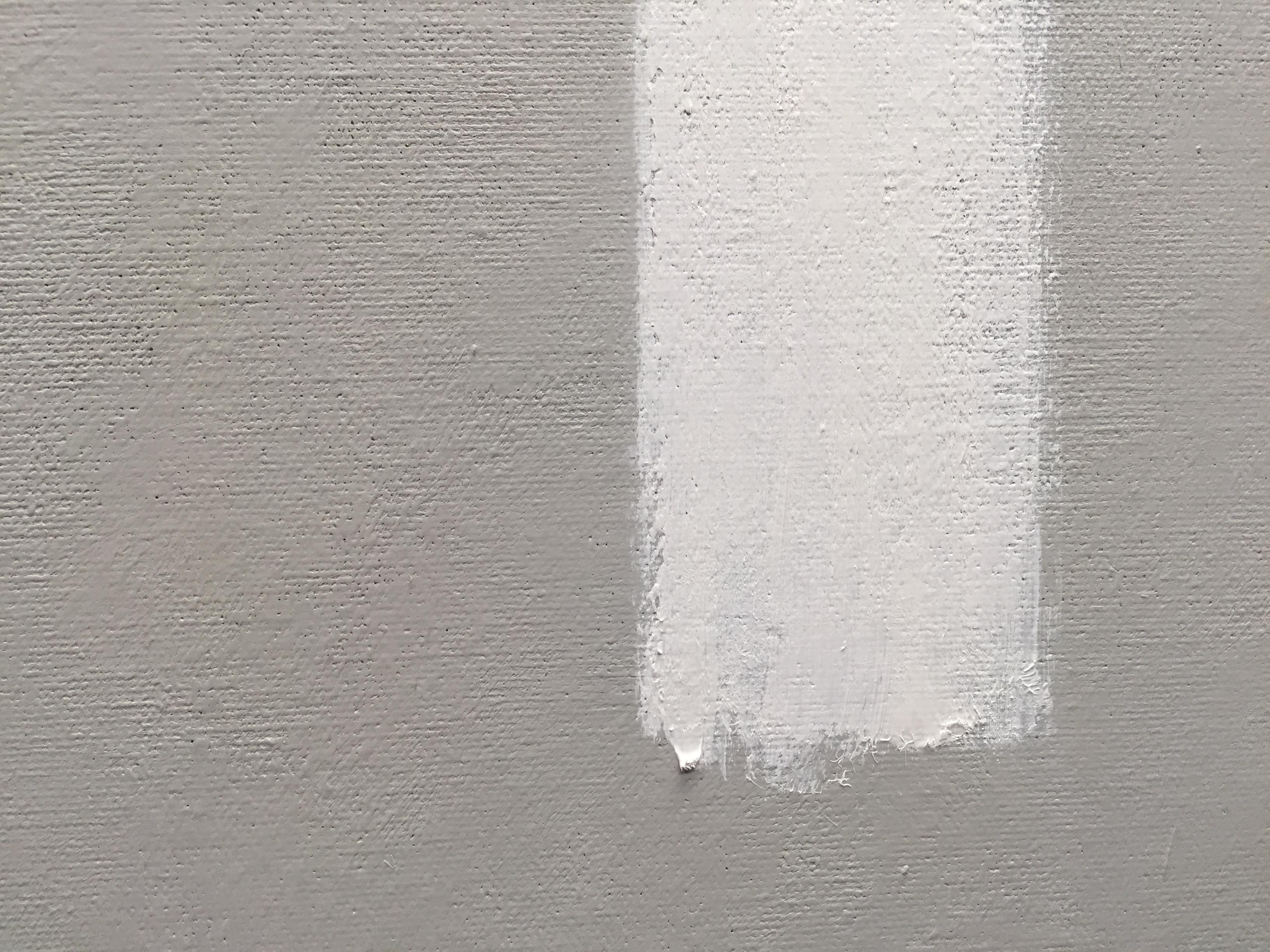 Finish Line - 20 Zoll x 20 Zoll, Grau, Weiß, Modern, Minimalistisches abstraktes Gemälde im Angebot 1