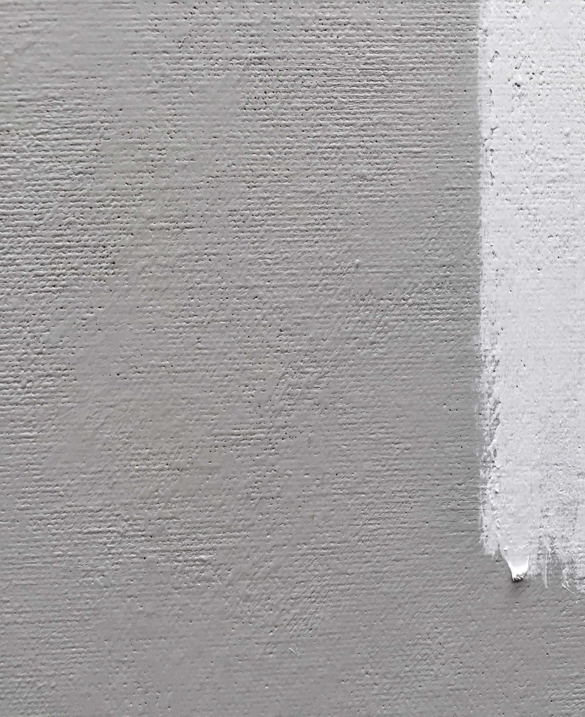 Finish Line - 20 Zoll x 20 Zoll, Grau, Weiß, Modern, Minimalistisches abstraktes Gemälde im Angebot 3