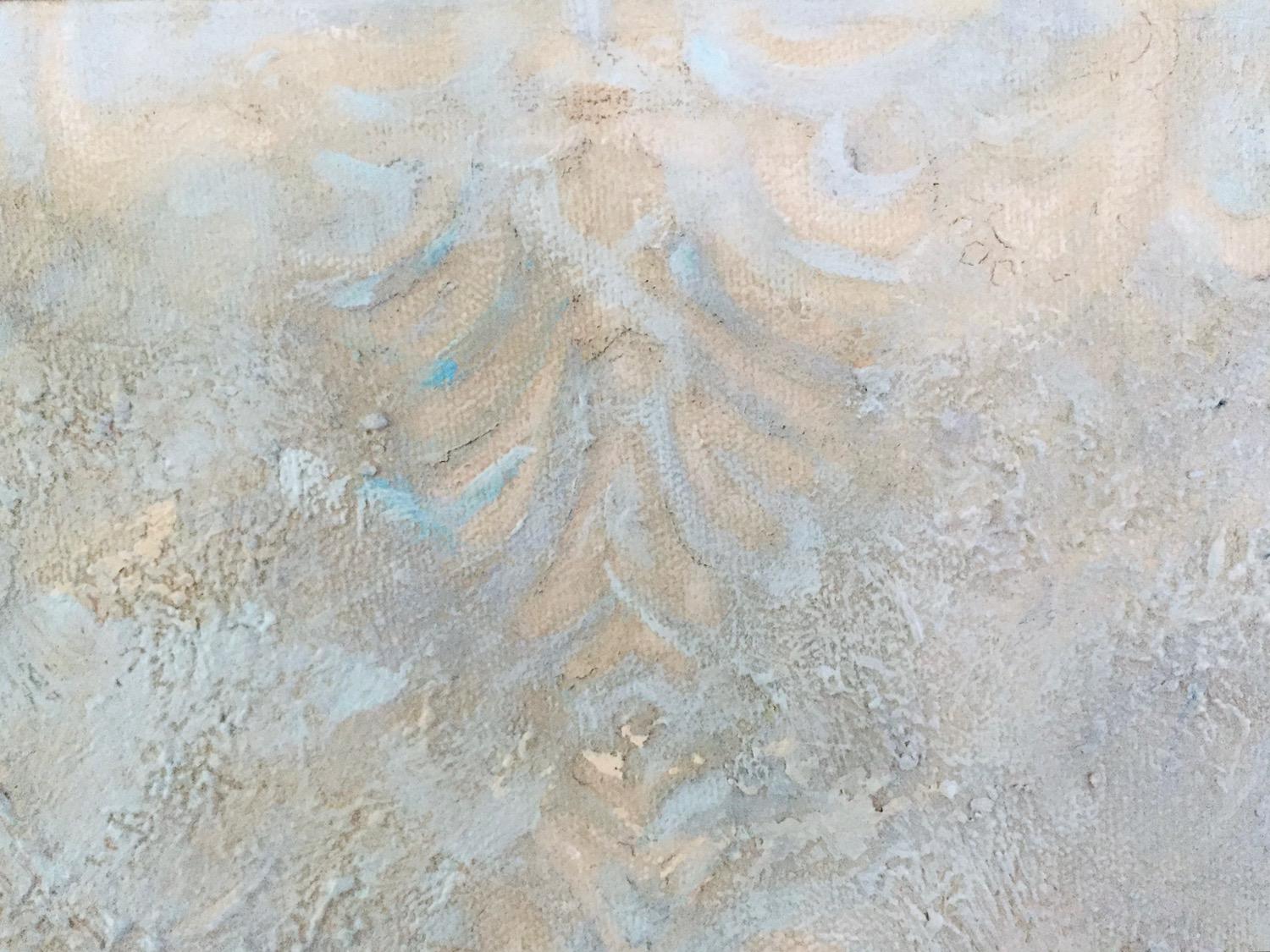 Questa opera d'arte altamente dettagliata fonde senza soluzione di continuità acrilico, matita e matita colorata in uno stile libero, mantenendo un delicato equilibrio tra espressività e raffinatezza. La texture afflitta aggiunge una superficie