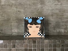 Brown Eyed Girl - 4"x4", Originalgemälde auf Leinwand, kleines, dollähnliches Porträt
