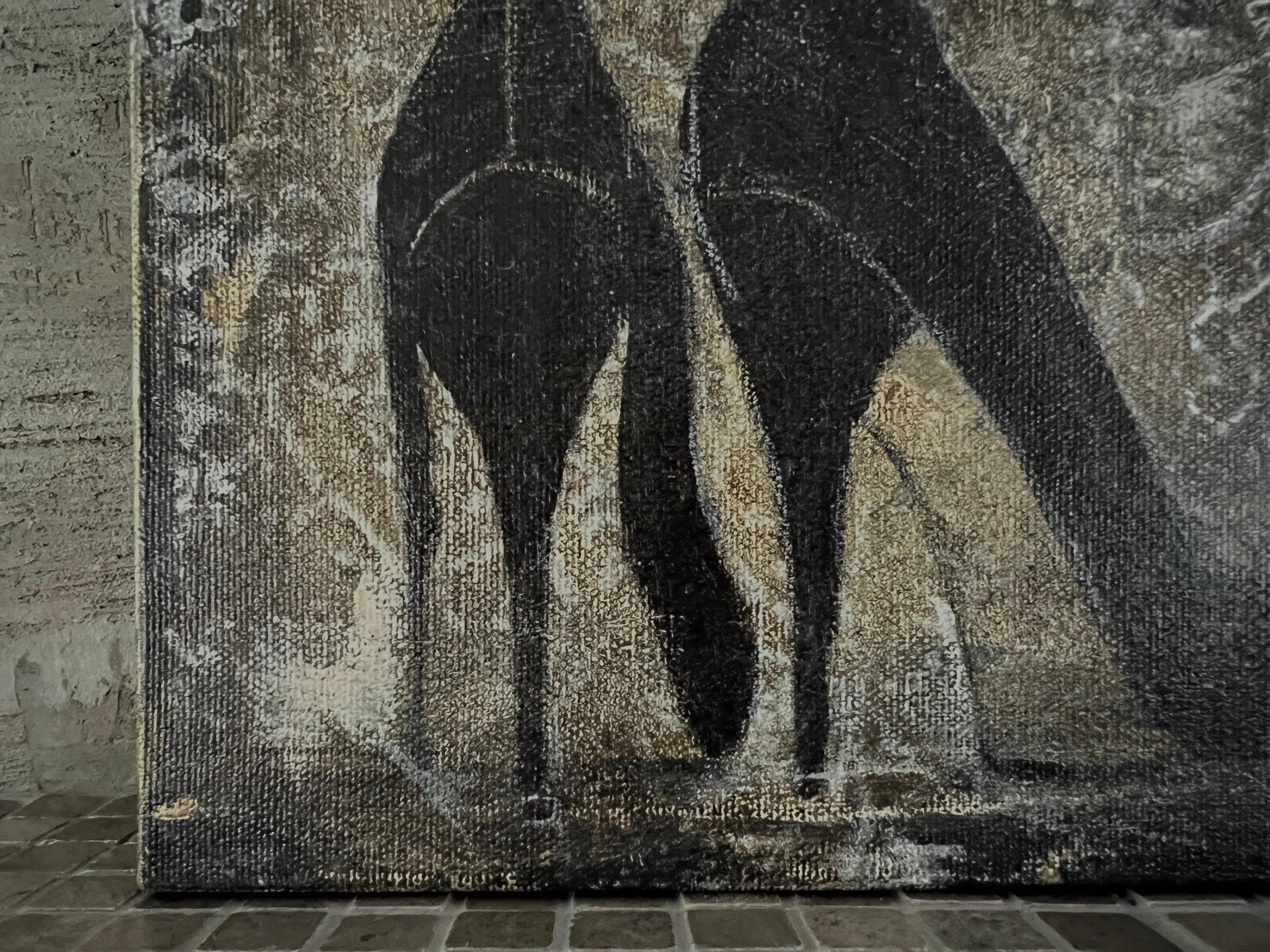 HEAD OVER HEELS #2 - Bei diesem Leinwandbild liegt der Schwerpunkt auf einer starken Komposition und einem ansprechenden Zusammenspiel von Texturen. Durch die Kombination von Farbe und Textilcollage entsteht eine schichtweise, Ton in Ton gehaltene