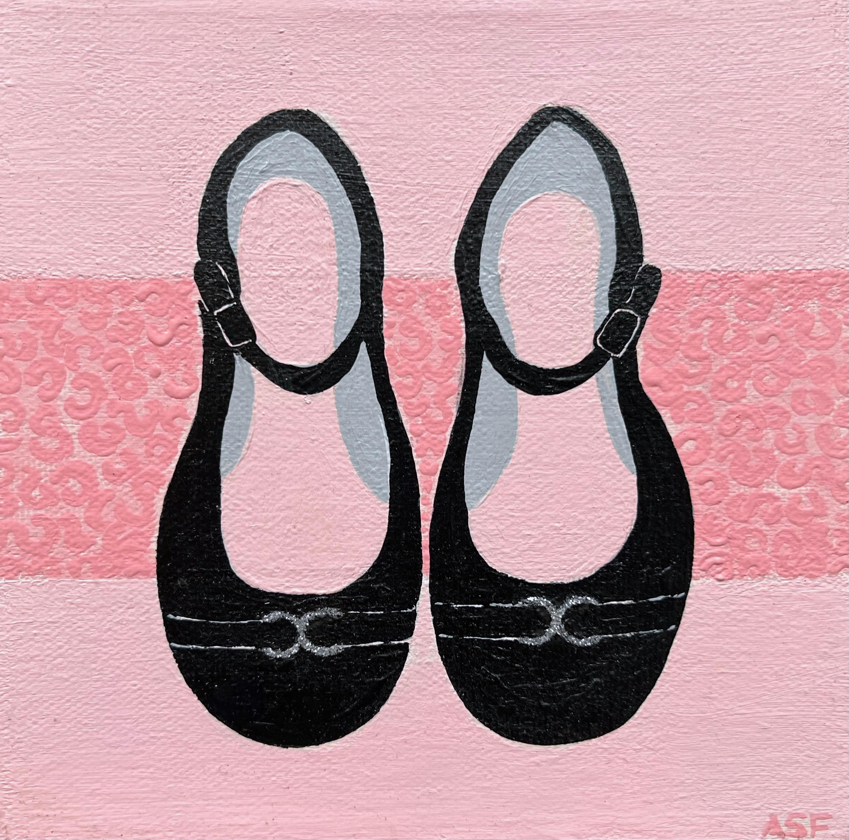 Scarpe da sera per bambine - Questo set di due dipinti originali mostra deliziose paia di scarpe da sera per bambine. Ogni coppia è impreziosita da caratteristiche uniche e delicate. Le classiche scarpe in stile Mary Jane hanno uno sfondo rosa con